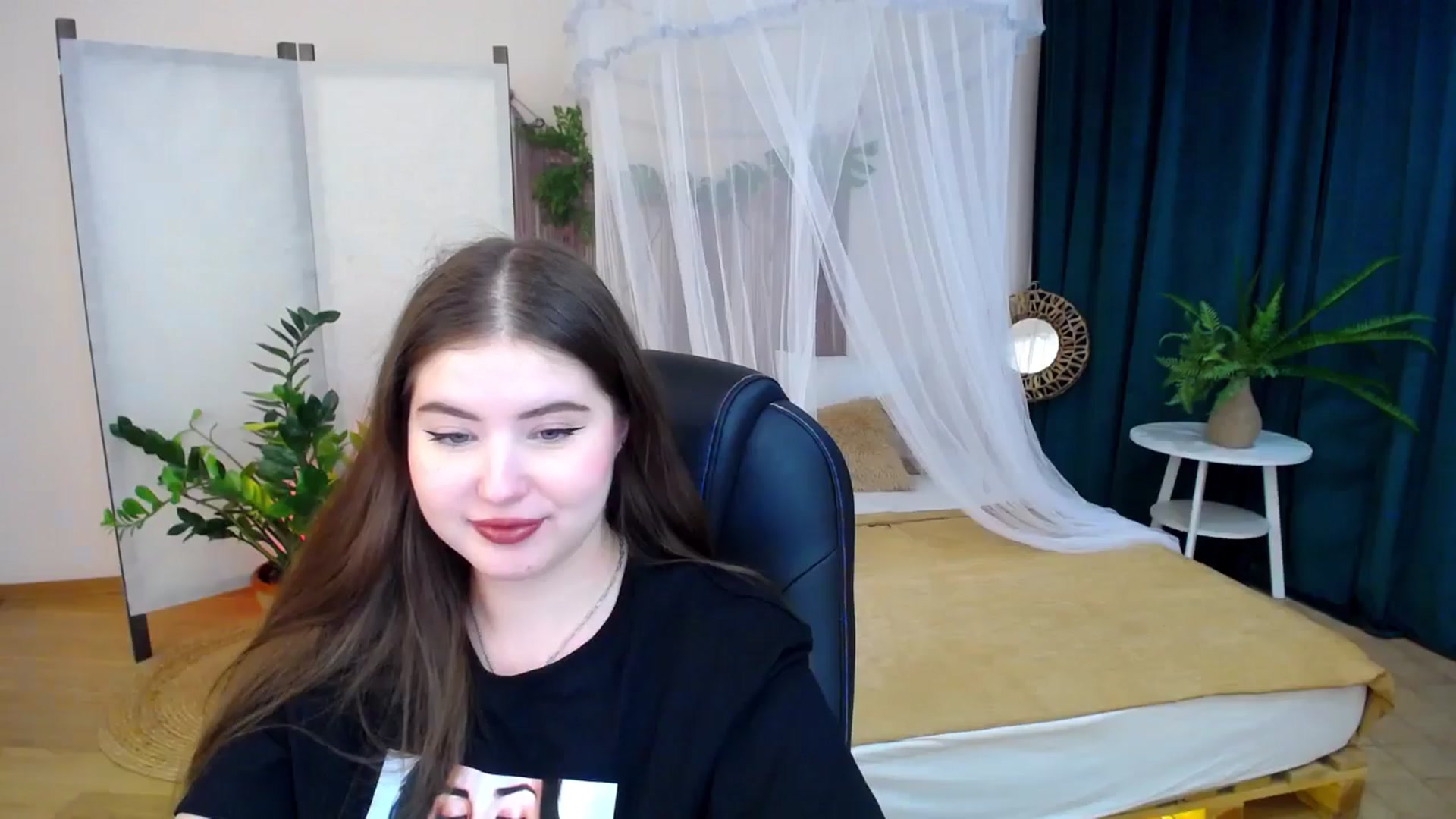 Gallery image thumbnail from AdmireMyEyes's myfreecams stream on, 11/19/2024, 22:38 image 19 of 20