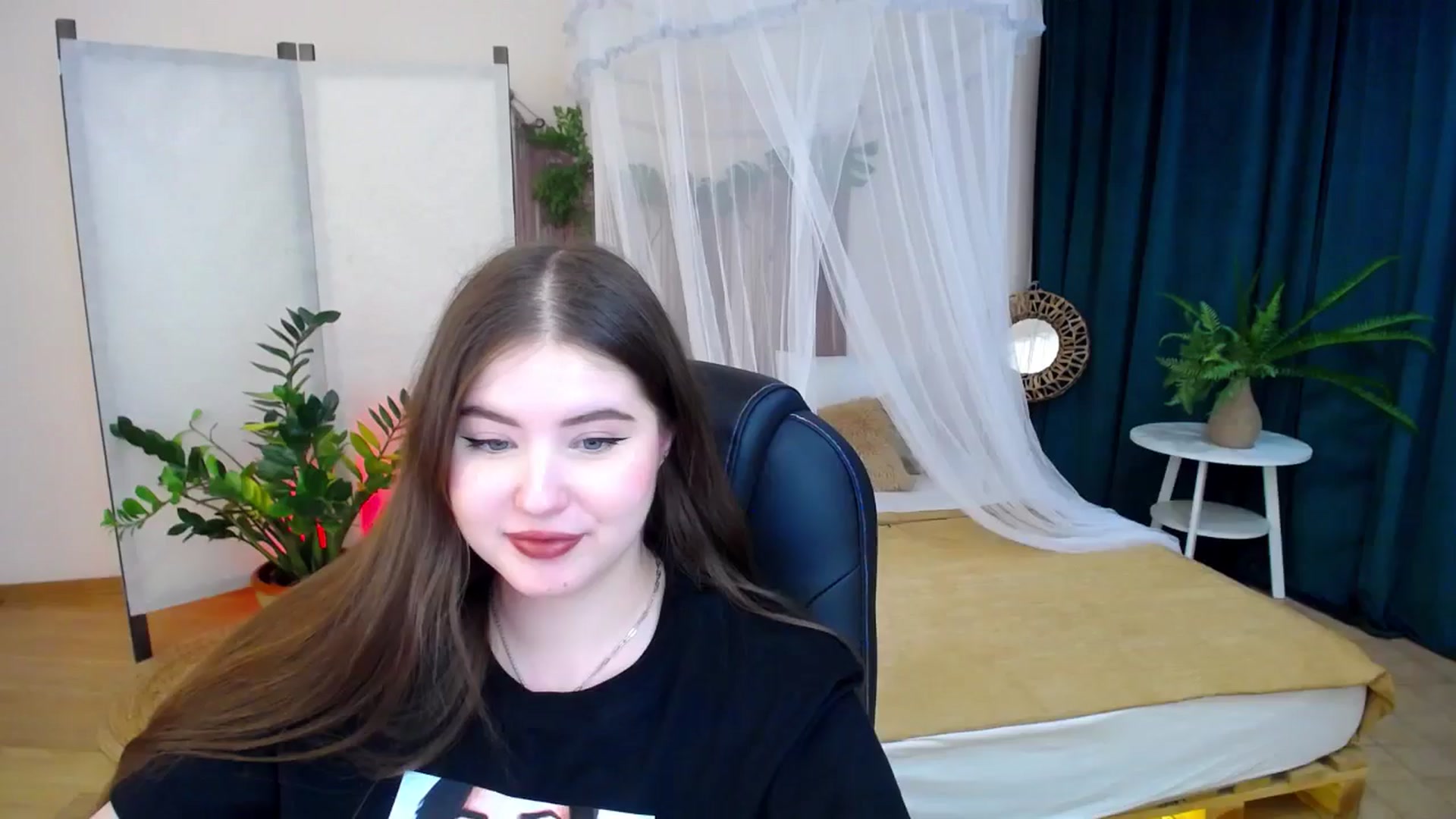 Gallery image thumbnail from AdmireMyEyes's myfreecams stream on, 11/19/2024, 22:38 image 8 of 20