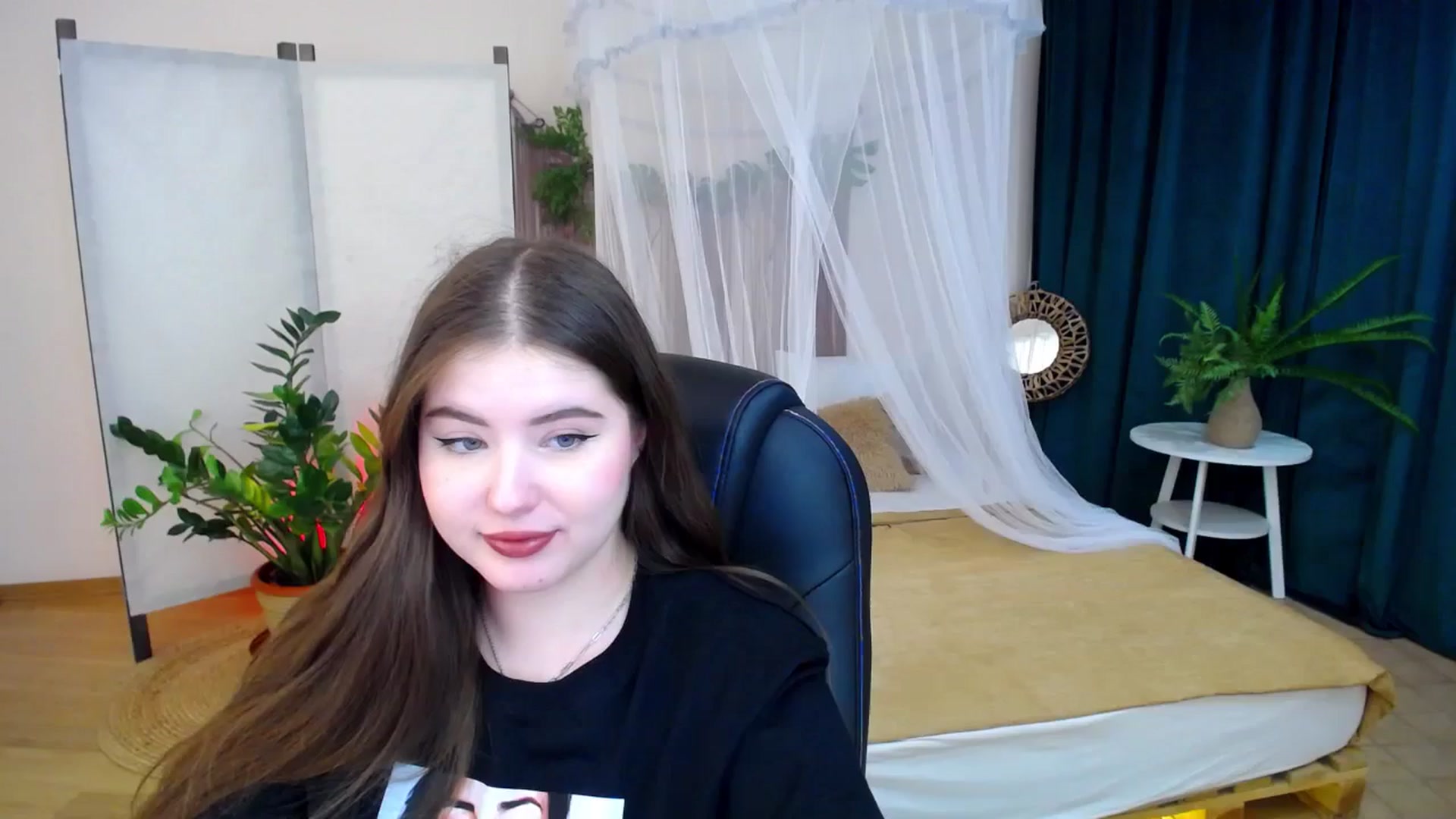 Gallery image thumbnail from AdmireMyEyes's myfreecams stream on, 11/19/2024, 22:38 image 16 of 20