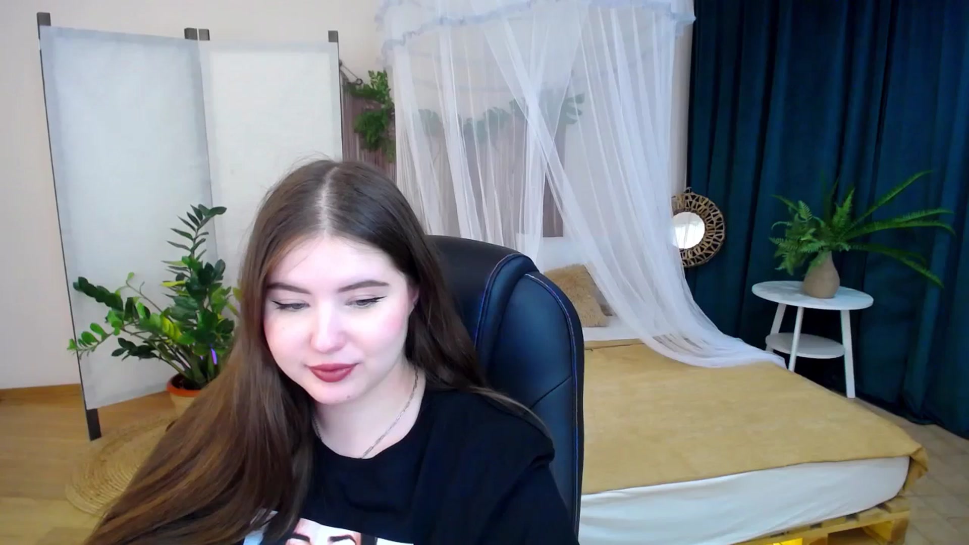 Gallery image thumbnail from AdmireMyEyes's myfreecams stream on, 11/19/2024, 22:38 image 12 of 20