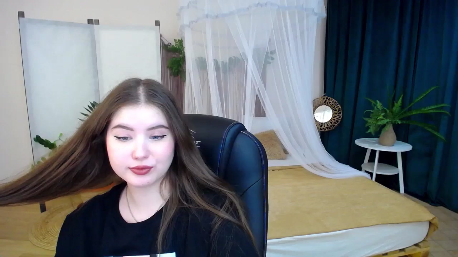 Gallery image thumbnail from AdmireMyEyes's myfreecams stream on, 11/19/2024, 23:31 image 16 of 20