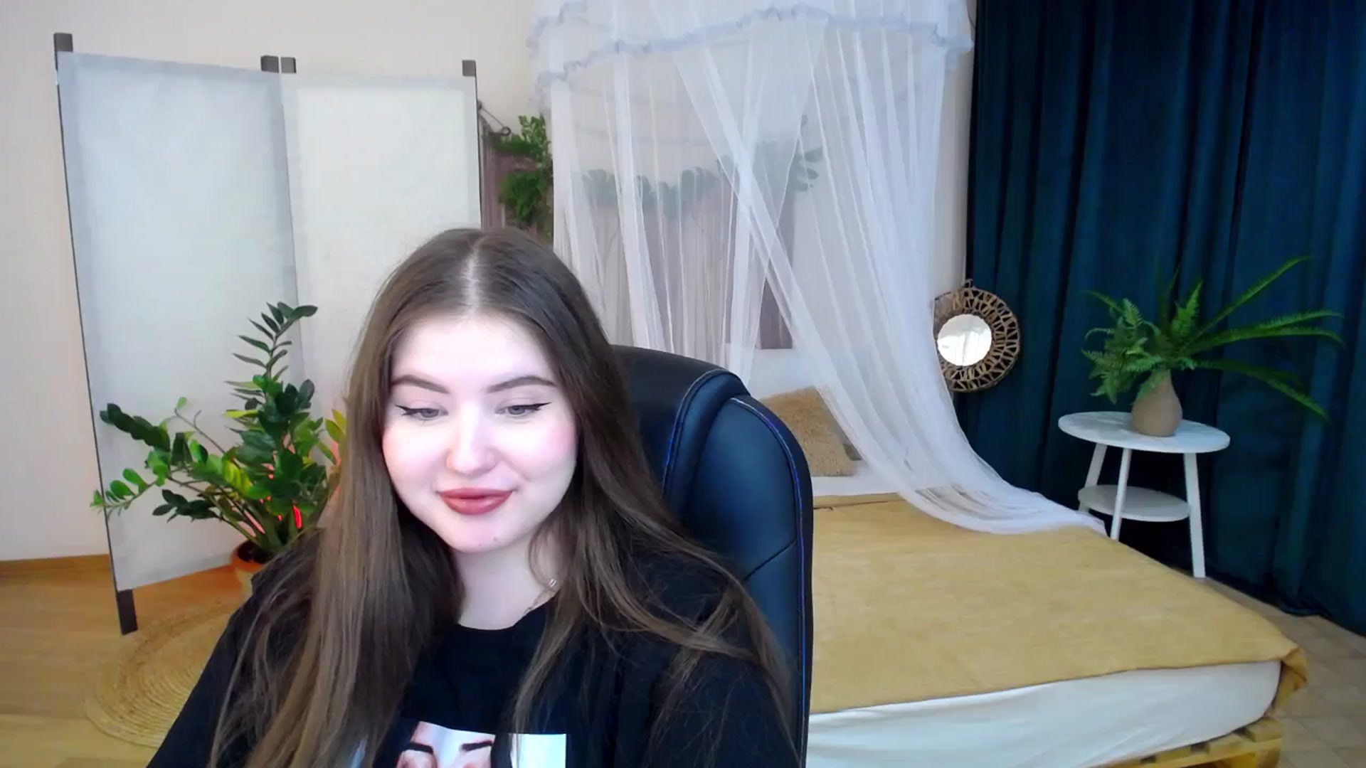 Gallery image thumbnail from AdmireMyEyes's myfreecams stream on, 11/19/2024, 23:31 image 18 of 20