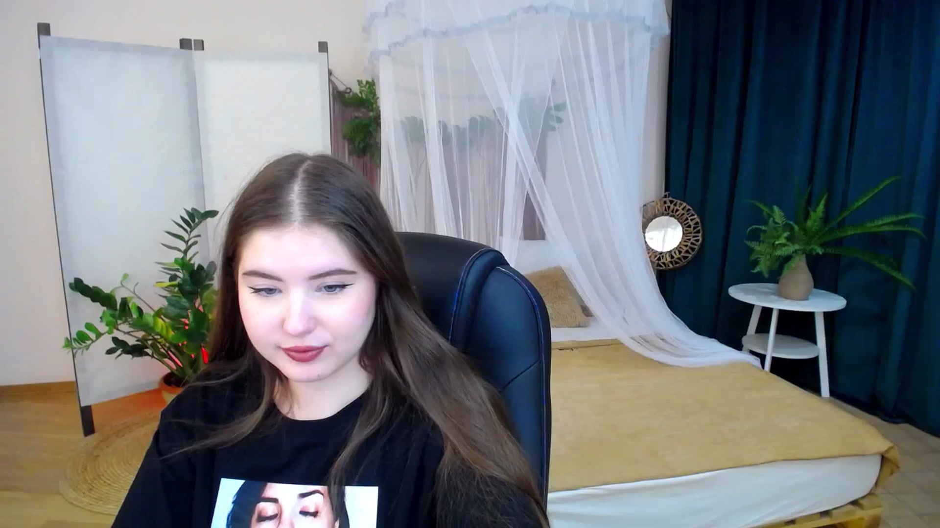 Gallery image thumbnail from AdmireMyEyes's myfreecams stream on, 11/19/2024, 23:31 image 1 of 20