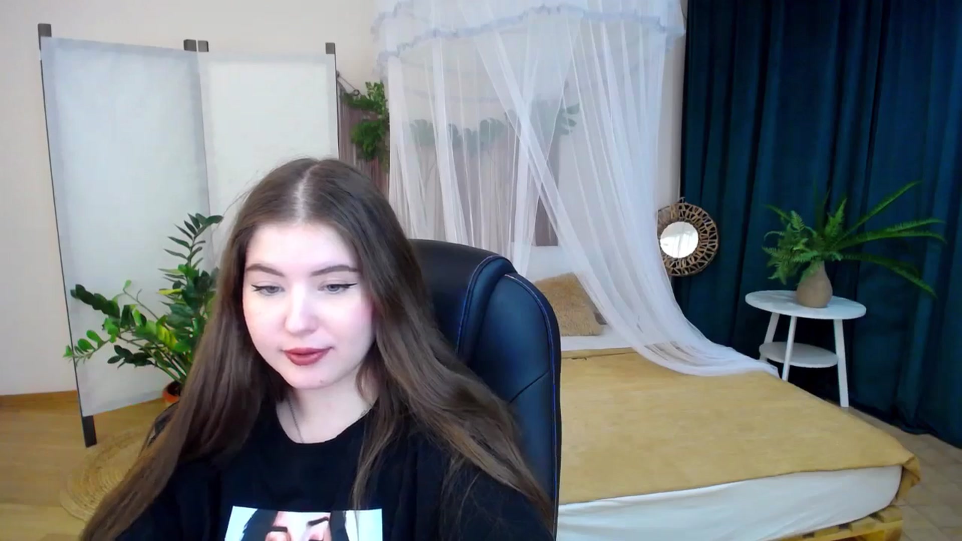 Gallery image thumbnail from AdmireMyEyes's myfreecams stream on, 11/19/2024, 23:31 image 9 of 20