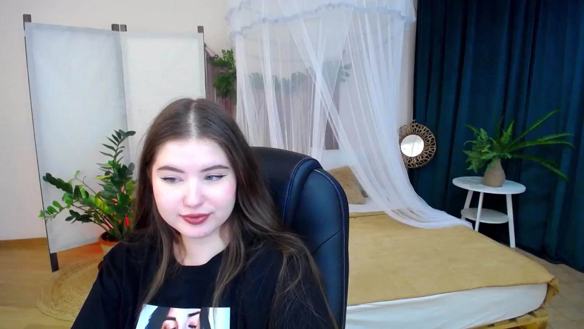Gallery image thumbnail from AdmireMyEyes's myfreecams stream on, 11/19/2024, 23:31 image 4 of 20