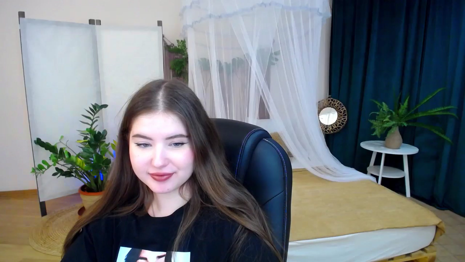 Gallery image thumbnail from AdmireMyEyes's myfreecams stream on, 11/19/2024, 23:31 image 13 of 20