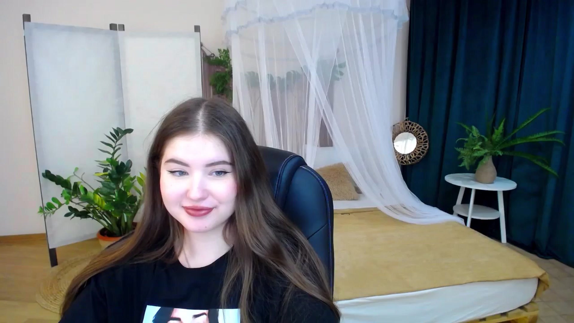 Gallery image thumbnail from AdmireMyEyes's myfreecams stream on, 11/19/2024, 23:31 image 12 of 20
