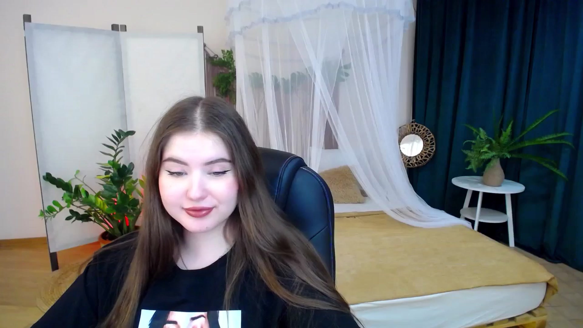 Gallery image thumbnail from AdmireMyEyes's myfreecams stream on, 11/19/2024, 23:31 image 10 of 20