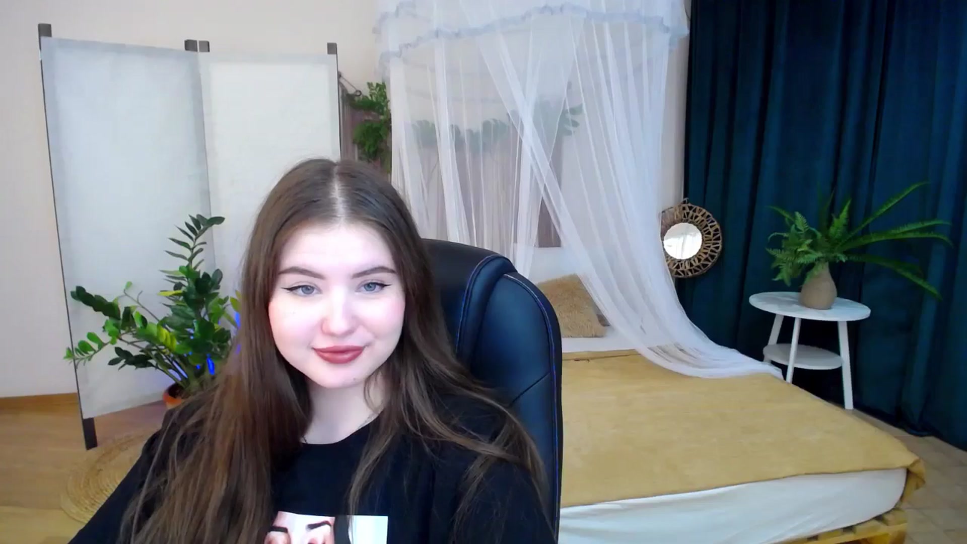 Gallery image thumbnail from AdmireMyEyes's myfreecams stream on, 11/19/2024, 23:31 image 17 of 20