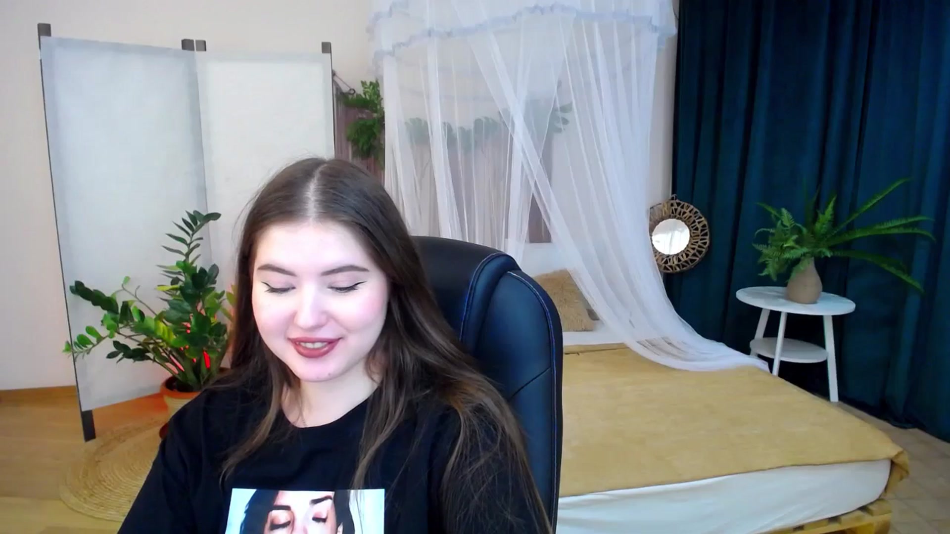 Gallery image thumbnail from AdmireMyEyes's myfreecams stream on, 11/19/2024, 23:31 image 2 of 20