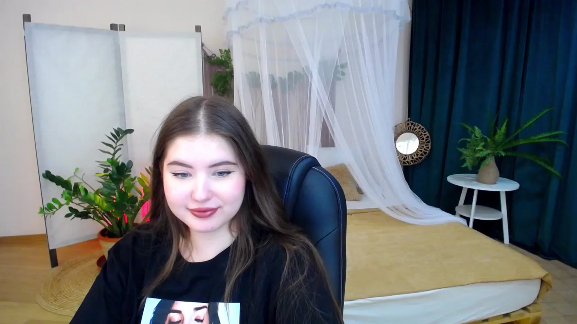 Gallery image thumbnail from AdmireMyEyes's myfreecams stream on, 11/19/2024, 23:31 image 3 of 20