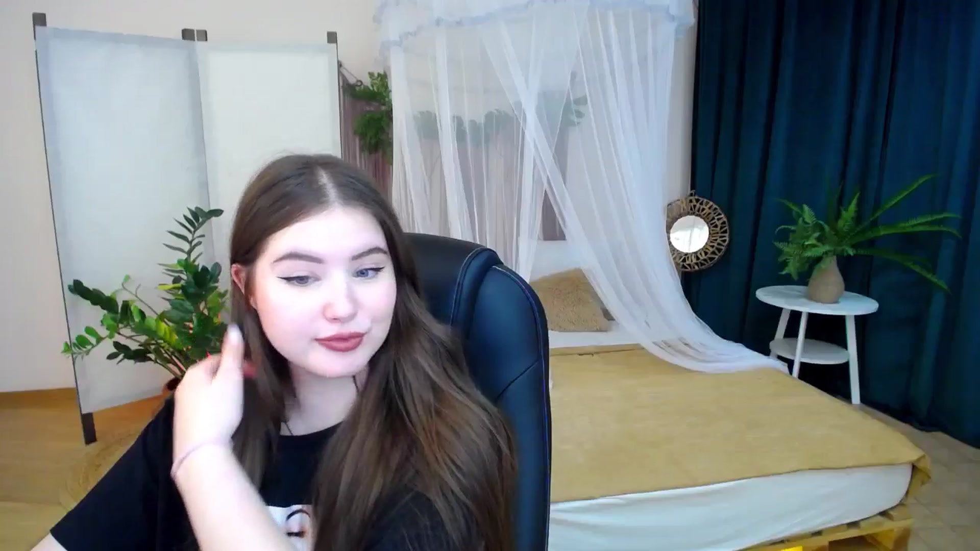 Gallery image thumbnail from AdmireMyEyes's myfreecams stream on, 11/19/2024, 23:46 image 20 of 20
