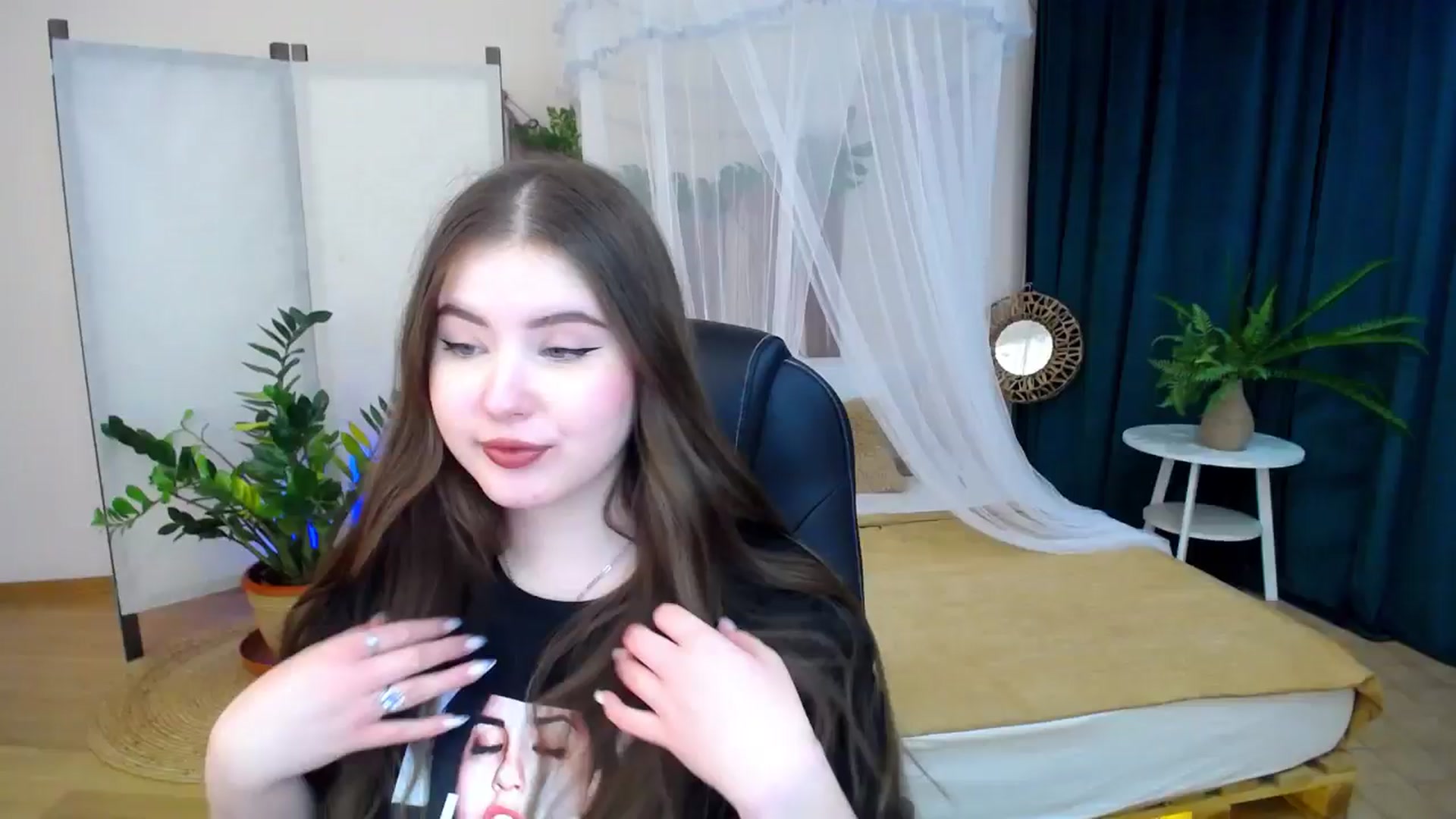 Gallery image thumbnail from AdmireMyEyes's myfreecams stream on, 11/19/2024, 23:46 image 14 of 20