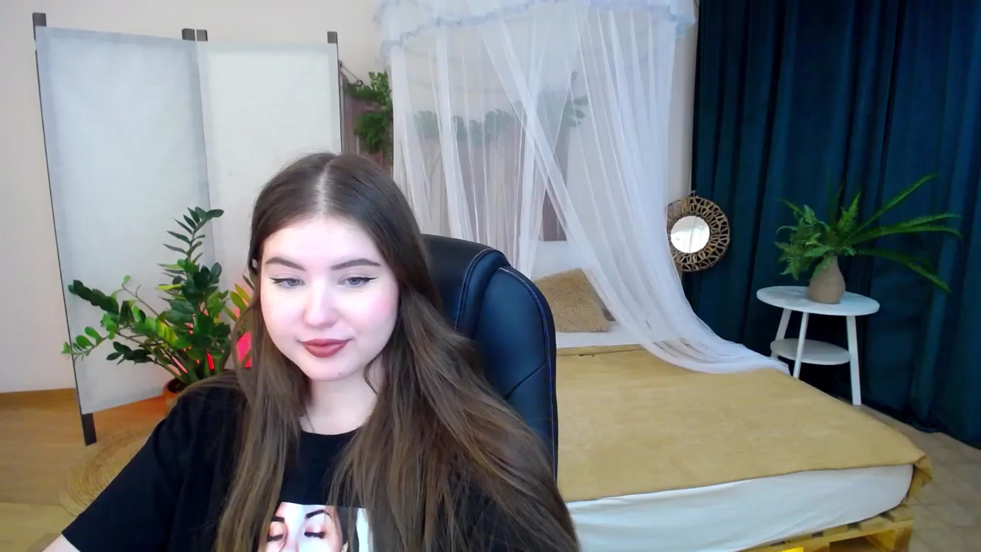 Gallery image thumbnail from AdmireMyEyes's myfreecams stream on, 11/19/2024, 23:46 image 18 of 20