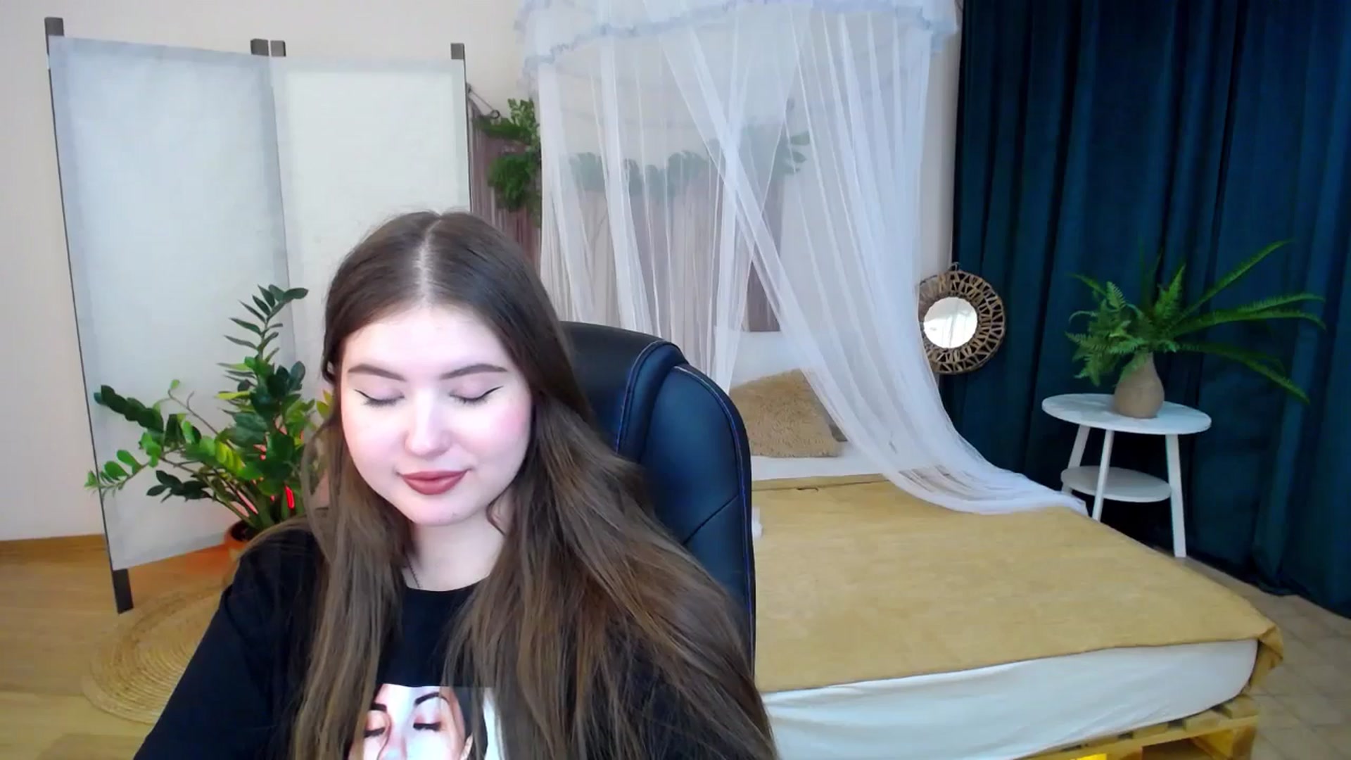 Gallery image thumbnail from AdmireMyEyes's myfreecams stream on, 11/19/2024, 23:46 image 17 of 20