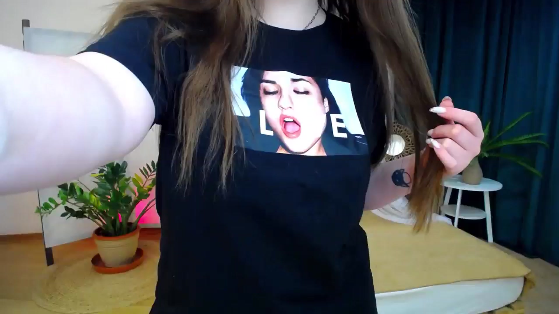 Gallery image thumbnail from AdmireMyEyes's myfreecams stream on, 11/19/2024, 23:46 image 1 of 20