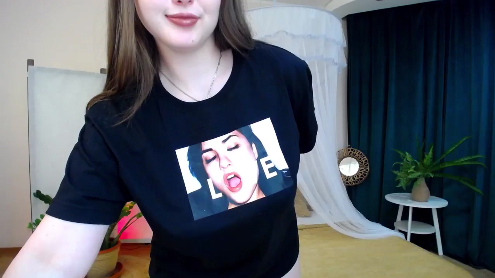 Gallery image thumbnail from AdmireMyEyes's myfreecams stream on, 11/19/2024, 23:46 image 5 of 20