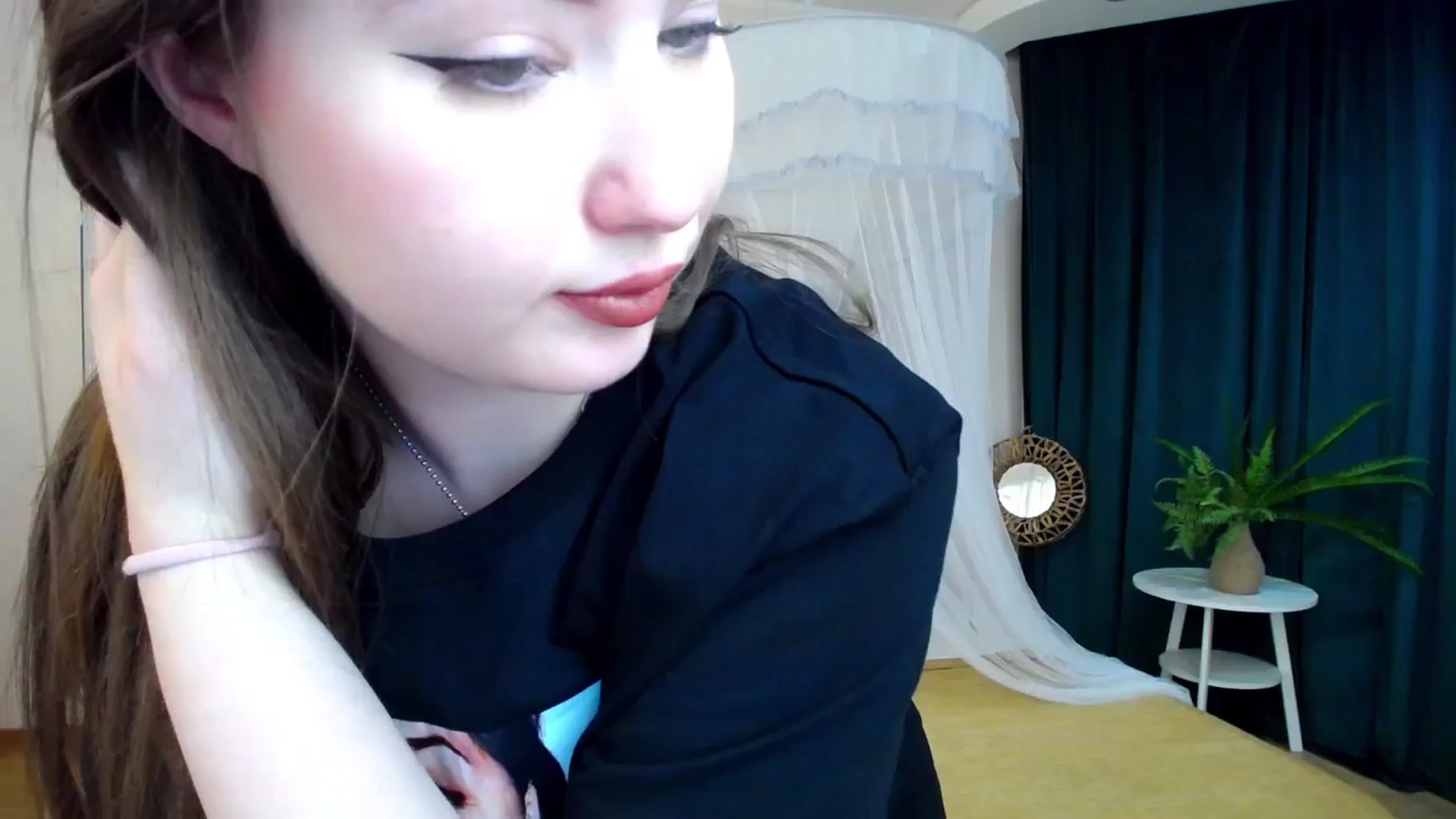 Gallery image thumbnail from AdmireMyEyes's myfreecams stream on, 11/19/2024, 23:46 image 6 of 20