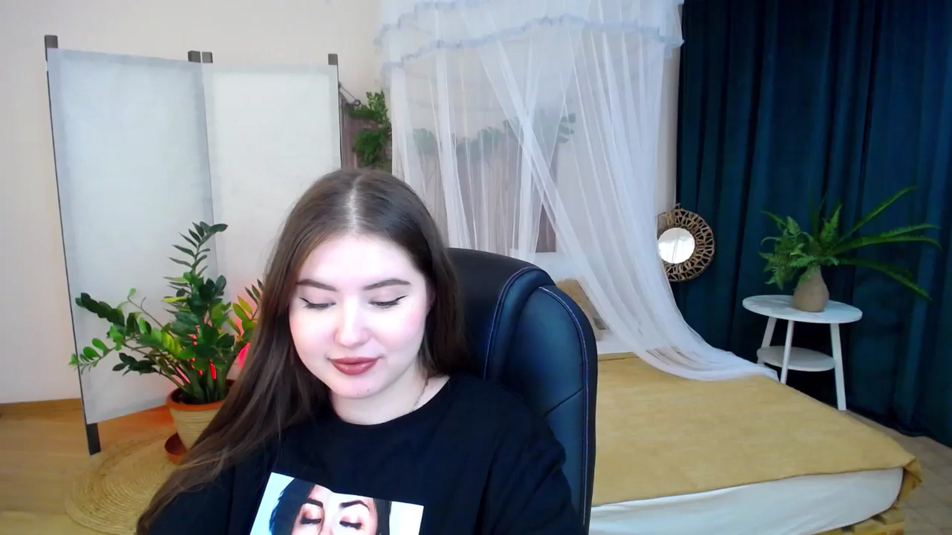Gallery image thumbnail from AdmireMyEyes's myfreecams stream on, 11/20/2024, 24:51 image 2 of 20