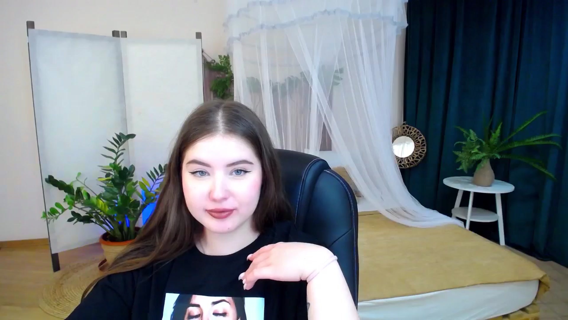 Gallery image thumbnail from AdmireMyEyes's myfreecams stream on, 11/20/2024, 24:51 image 7 of 20