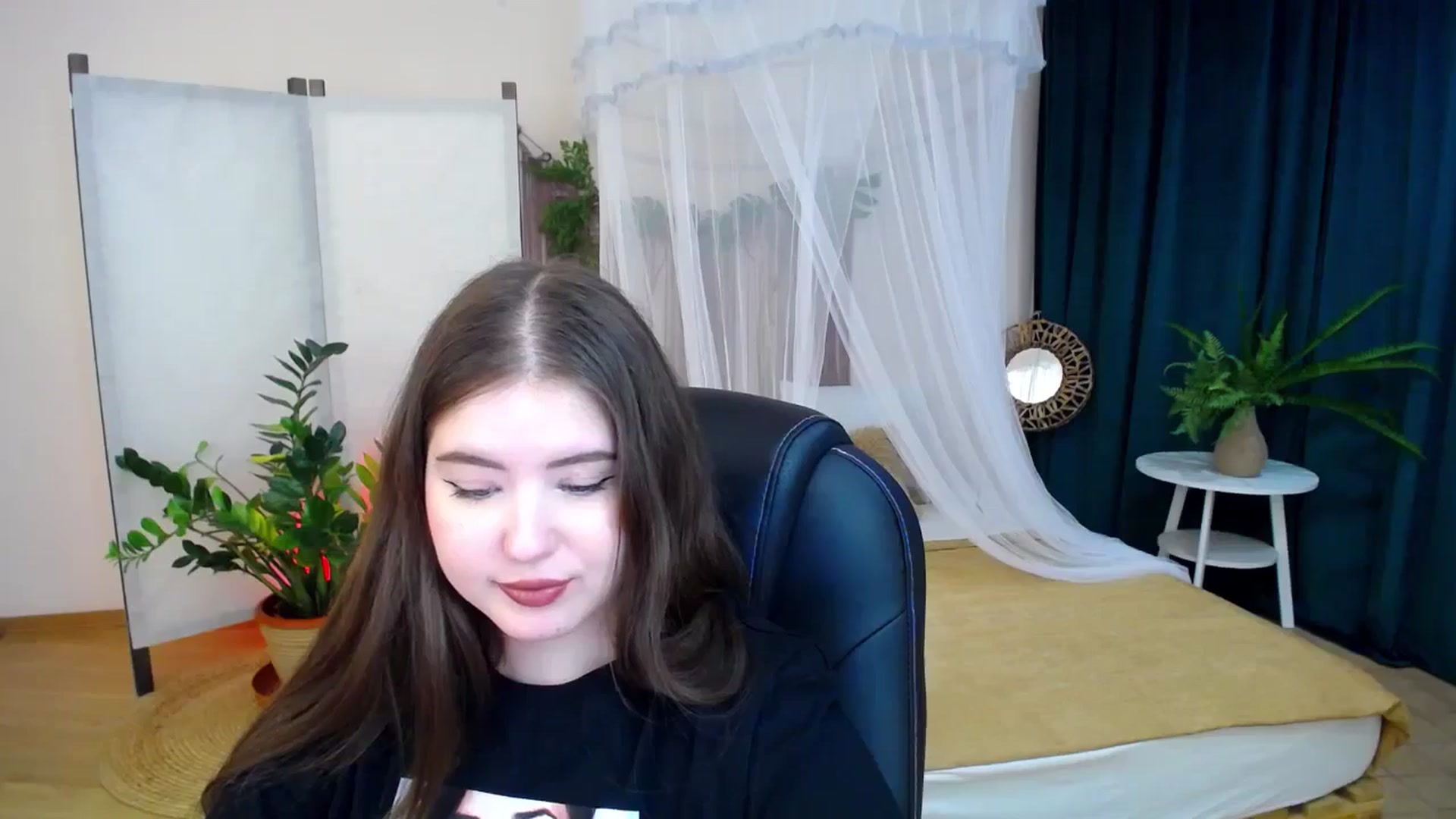 Gallery image thumbnail from AdmireMyEyes's myfreecams stream on, 11/20/2024, 24:51 image 11 of 20