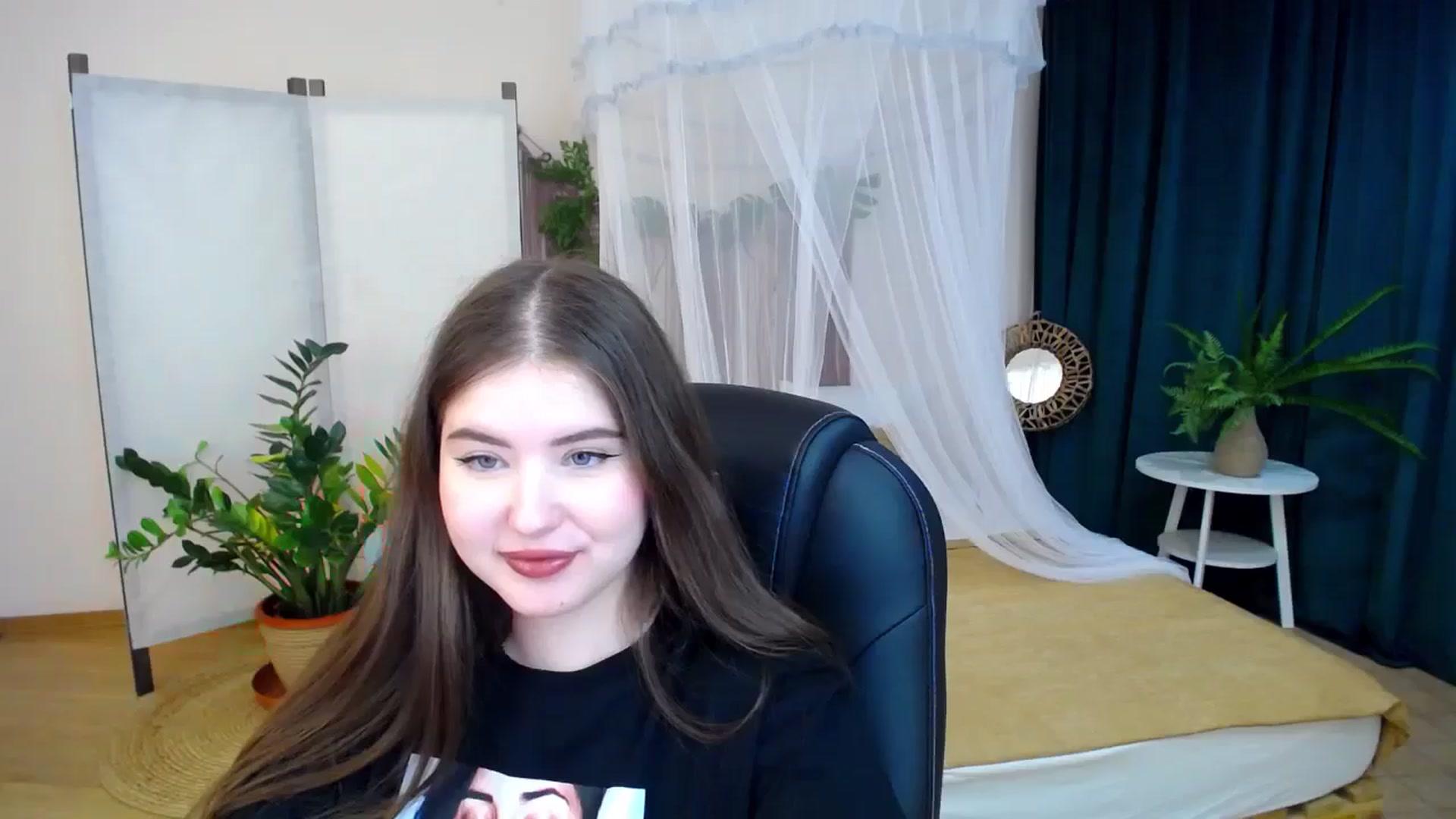 Gallery image thumbnail from AdmireMyEyes's myfreecams stream on, 11/20/2024, 24:51 image 16 of 20