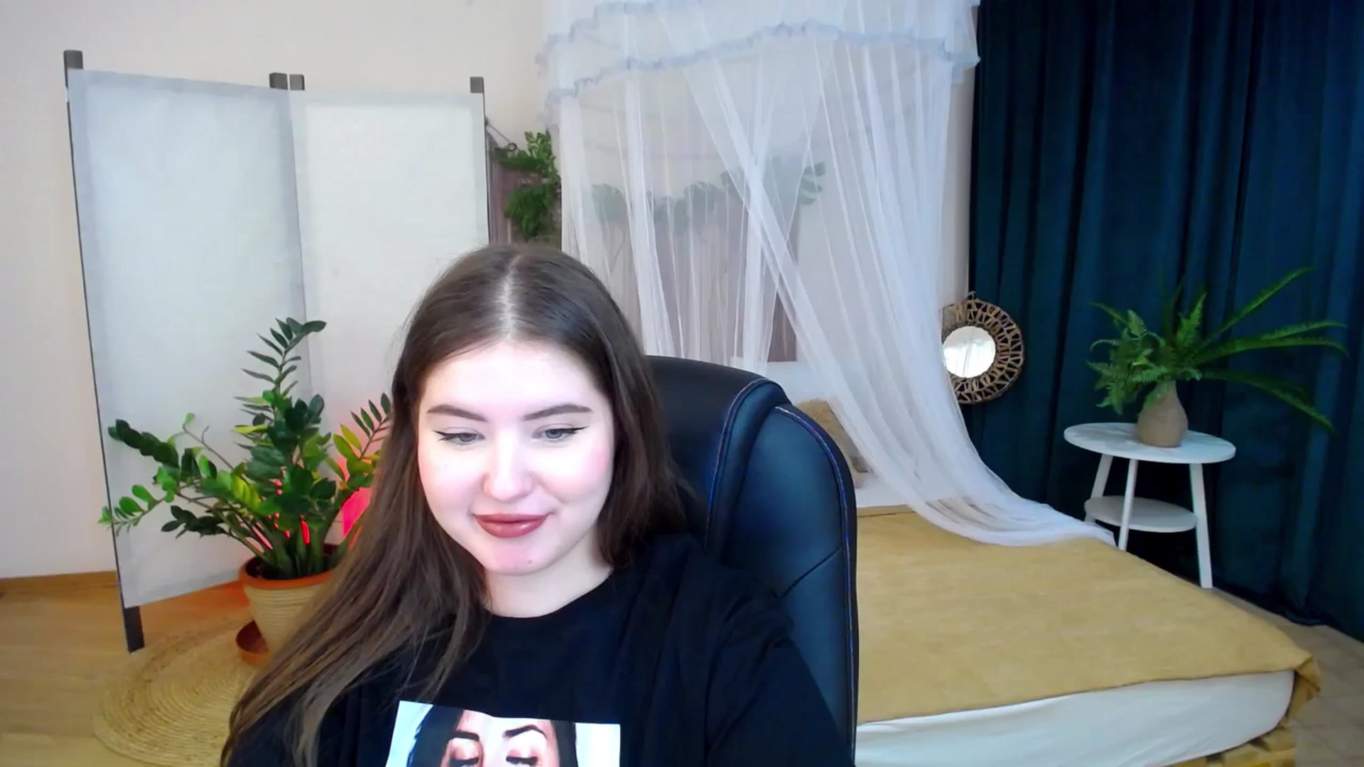 Gallery image thumbnail from AdmireMyEyes's myfreecams stream on, 11/20/2024, 24:51 image 6 of 20