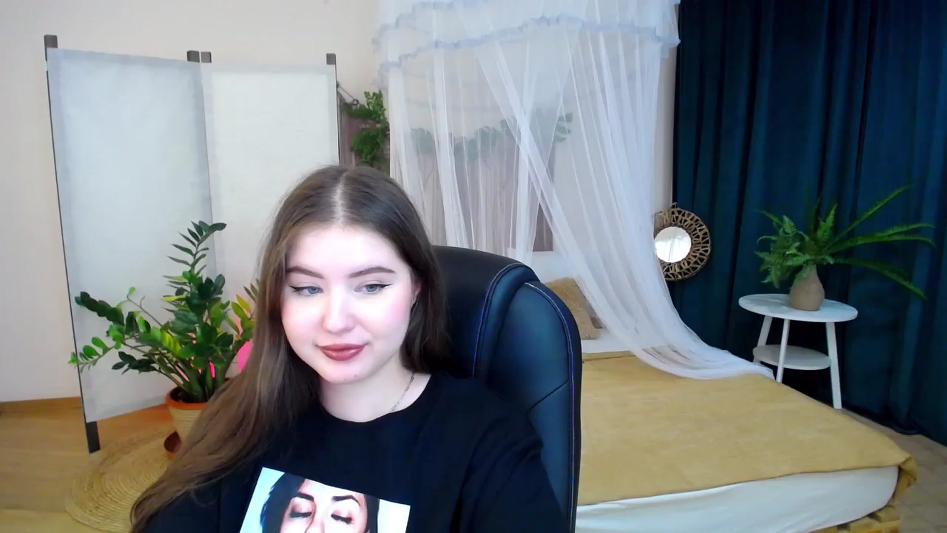 Gallery image thumbnail from AdmireMyEyes's myfreecams stream on, 11/20/2024, 24:51 image 3 of 20