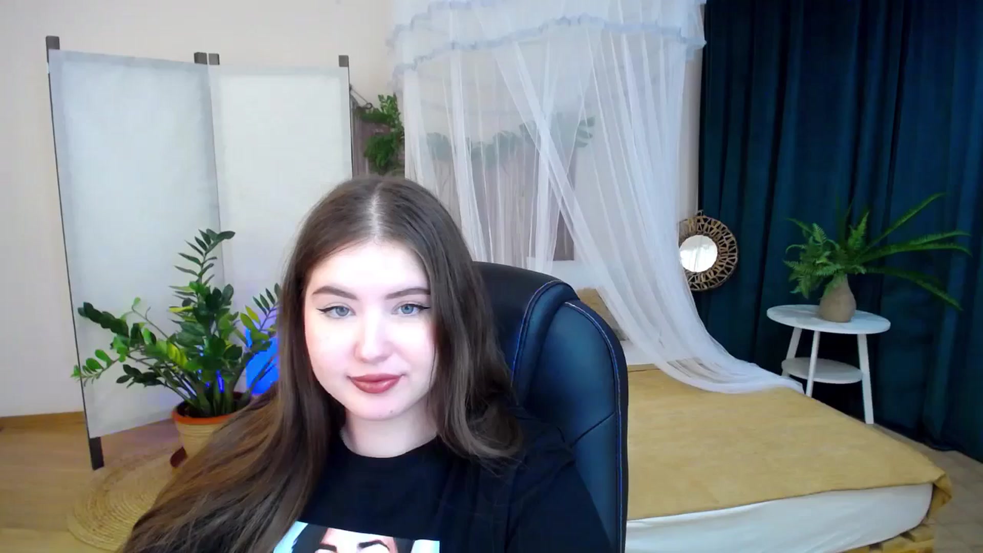 Gallery image thumbnail from AdmireMyEyes's myfreecams stream on, 11/20/2024, 24:51 image 12 of 20