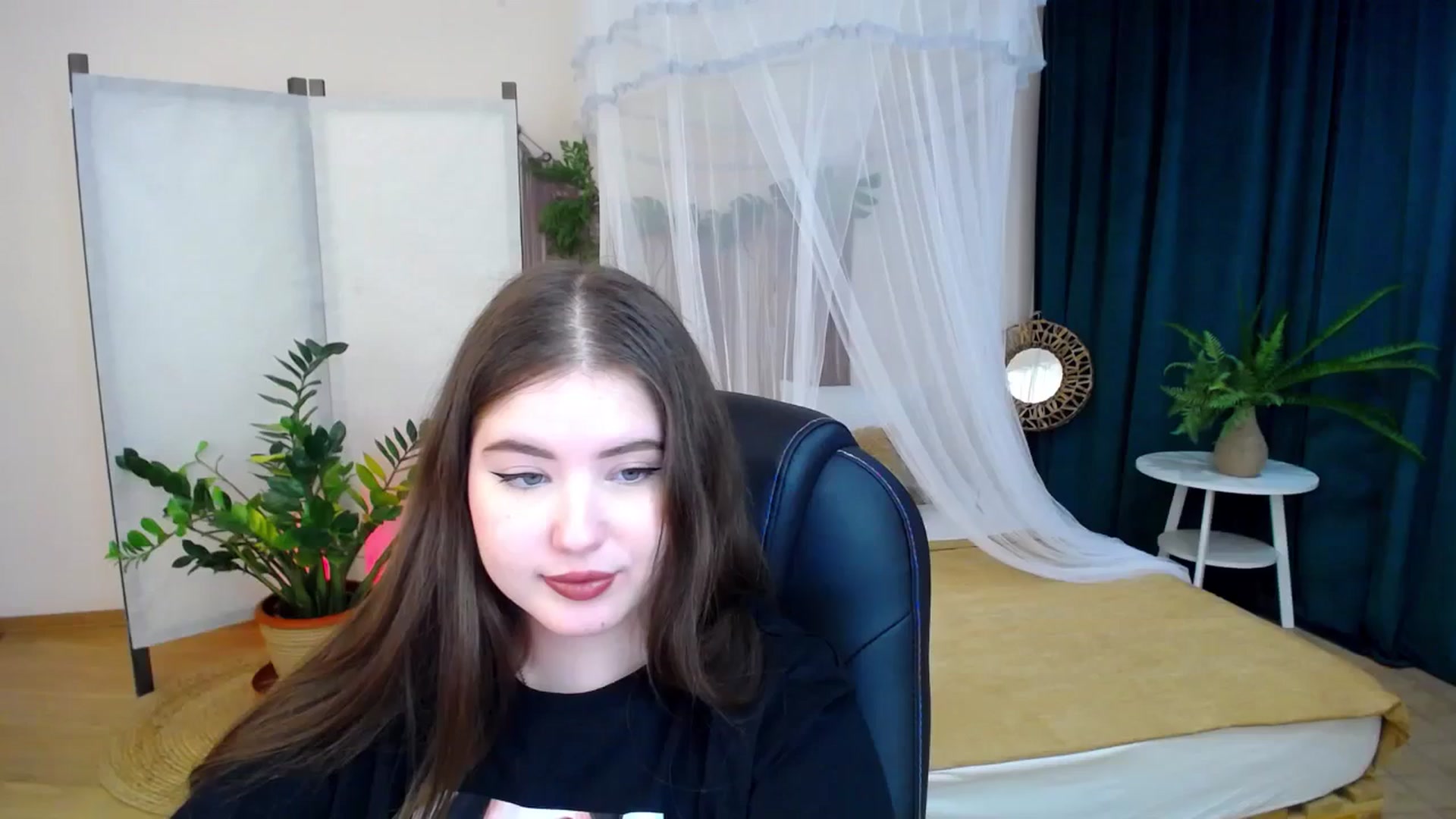 Gallery image thumbnail from AdmireMyEyes's myfreecams stream on, 11/20/2024, 24:51 image 10 of 20
