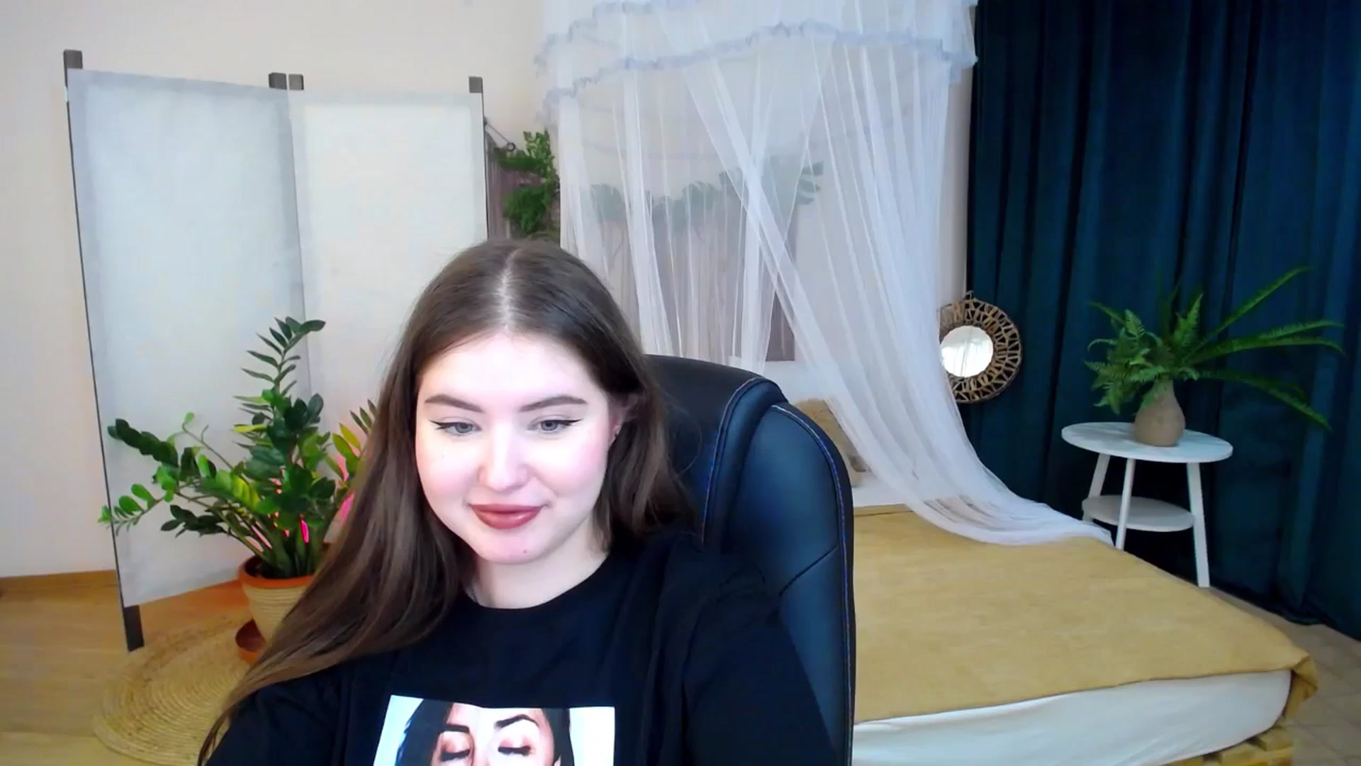 Gallery image thumbnail from AdmireMyEyes's myfreecams stream on, 11/20/2024, 24:51 image 8 of 20