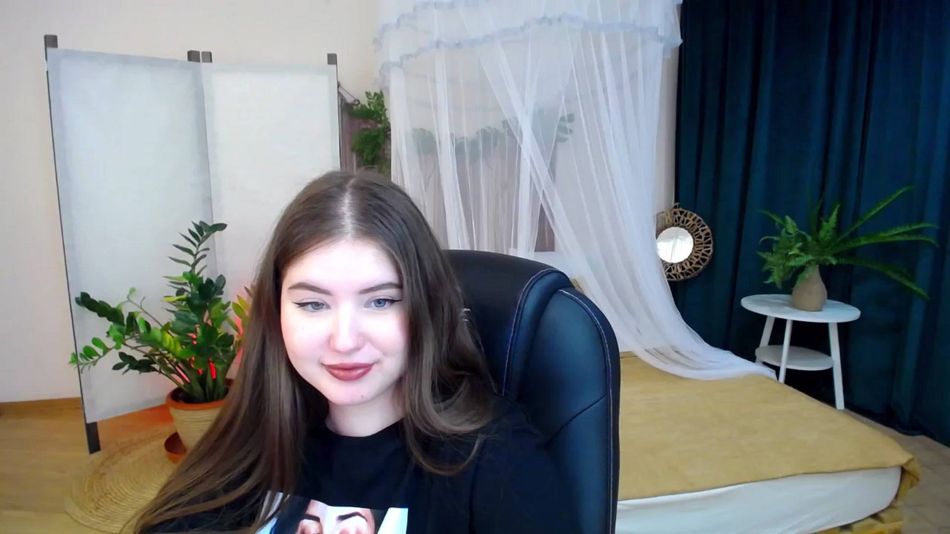 Gallery image thumbnail from AdmireMyEyes's myfreecams stream on, 11/20/2024, 24:51 image 15 of 20