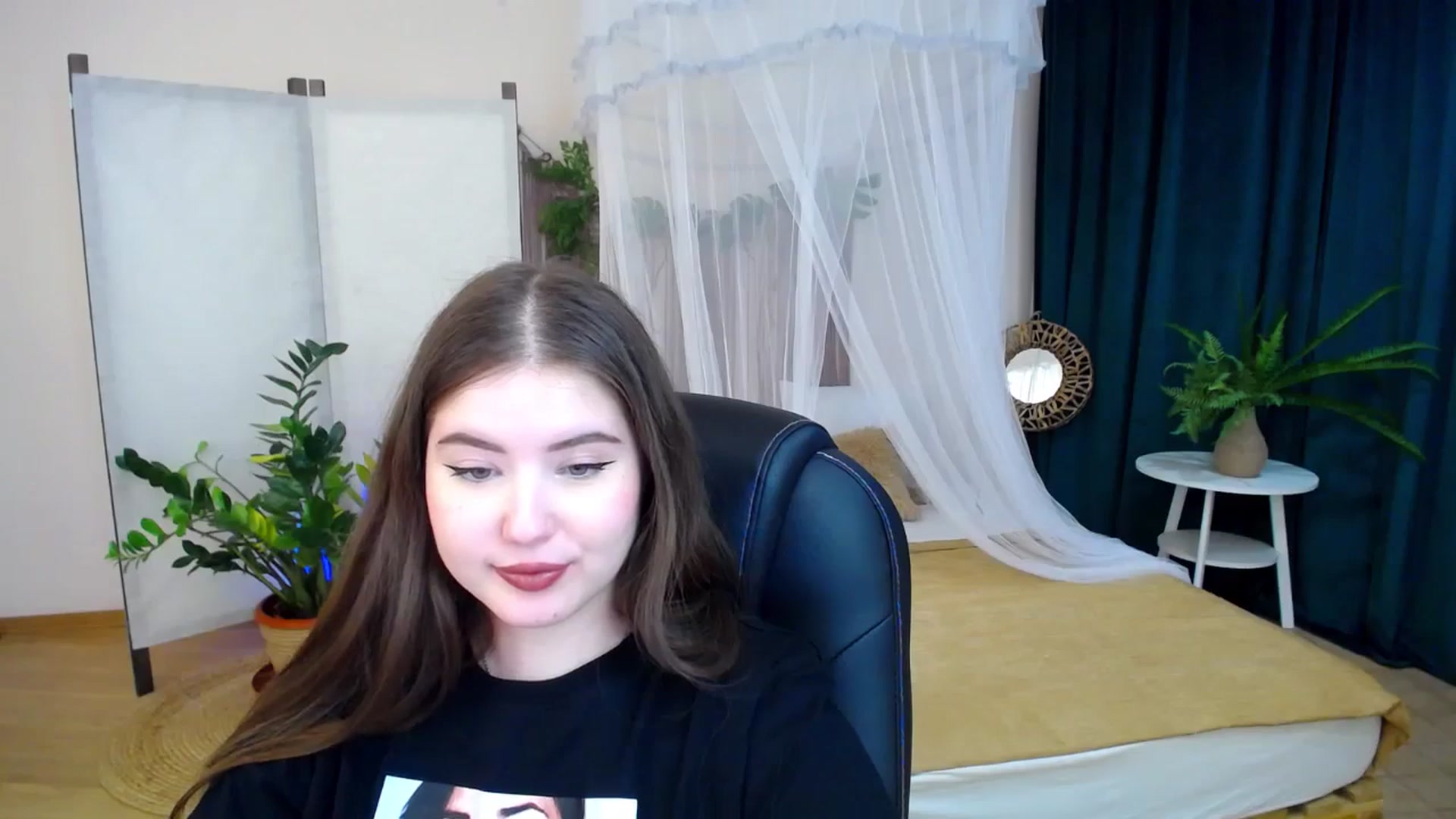 Gallery image thumbnail from AdmireMyEyes's myfreecams stream on, 11/20/2024, 24:51 image 9 of 20