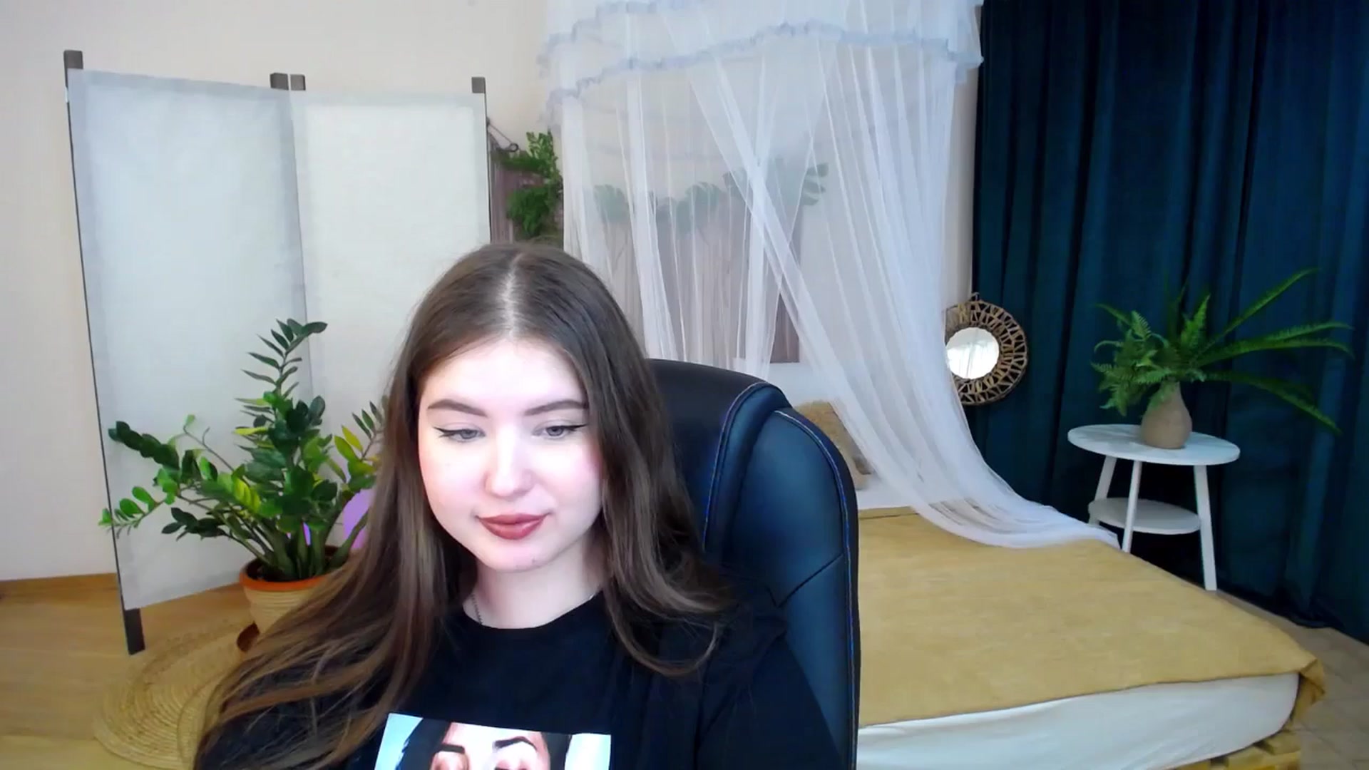 Gallery image thumbnail from AdmireMyEyes's myfreecams stream on, 11/20/2024, 24:51 image 14 of 20