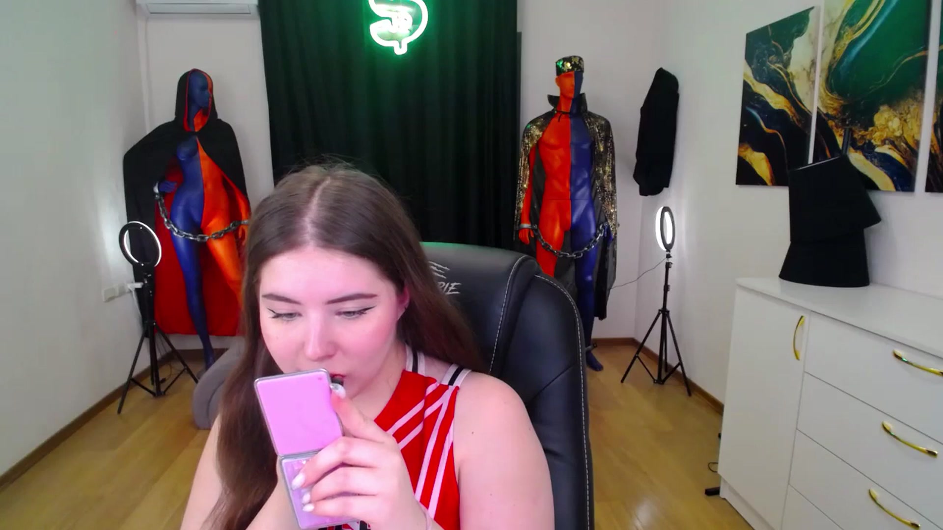Gallery image thumbnail from AdmireMyEyes's myfreecams stream on, 11/21/2024, 07:09 image 3 of 20