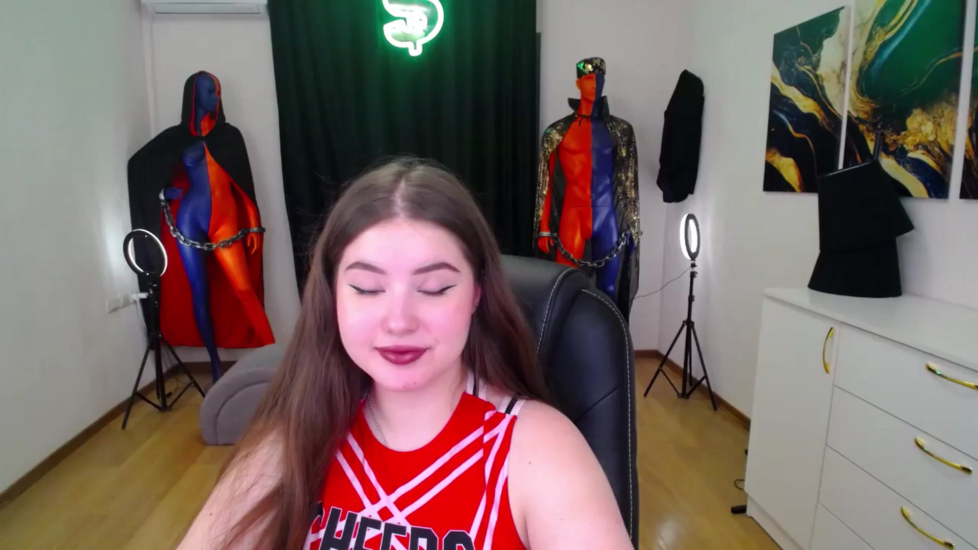 Gallery image thumbnail from AdmireMyEyes's myfreecams stream on, 11/21/2024, 07:09 image 17 of 20