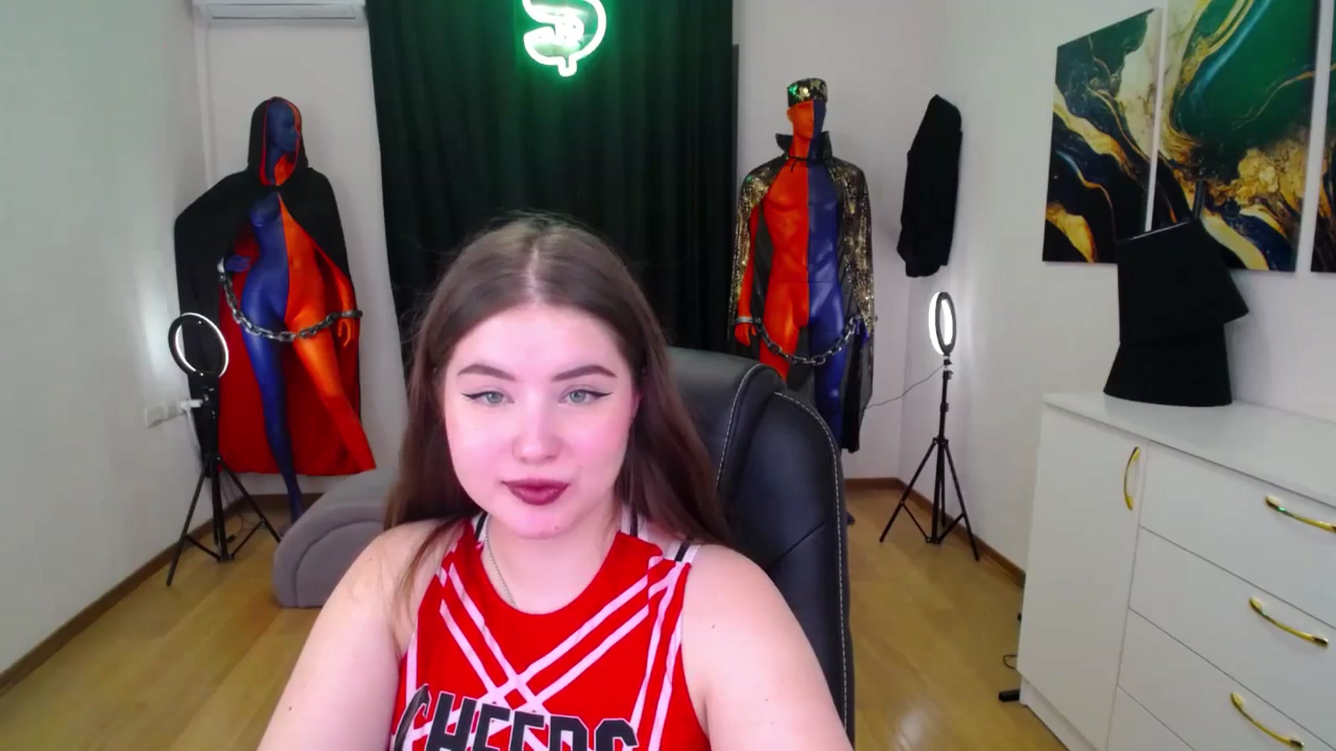 Gallery image thumbnail from AdmireMyEyes's myfreecams stream on, 11/21/2024, 07:09 image 15 of 20