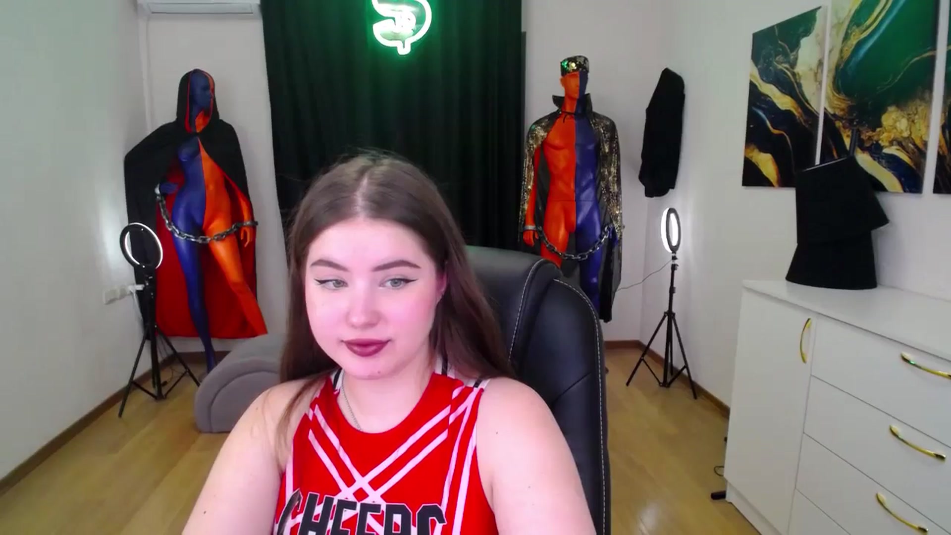 Gallery image thumbnail from AdmireMyEyes's myfreecams stream on, 11/21/2024, 07:09 image 13 of 20
