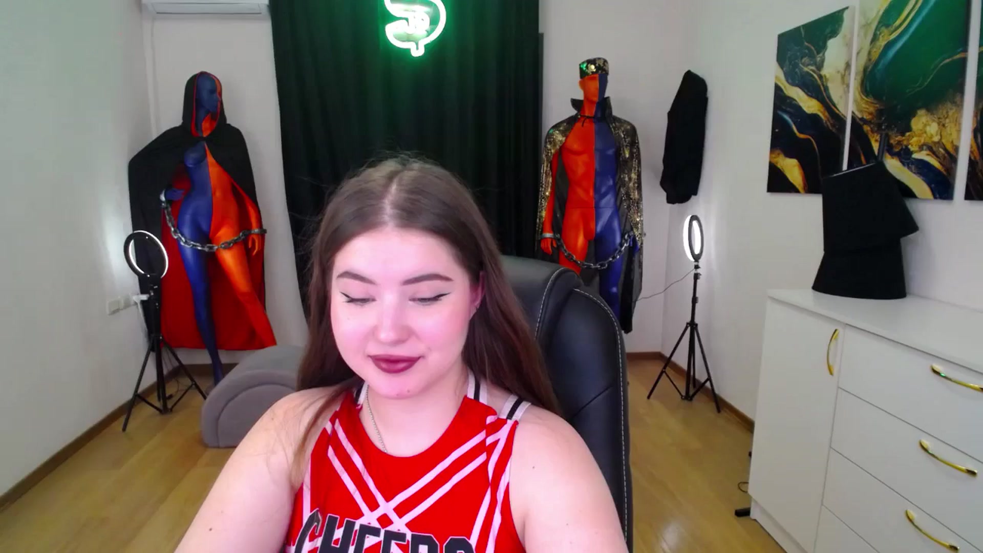 Gallery image thumbnail from AdmireMyEyes's myfreecams stream on, 11/21/2024, 07:09 image 12 of 20