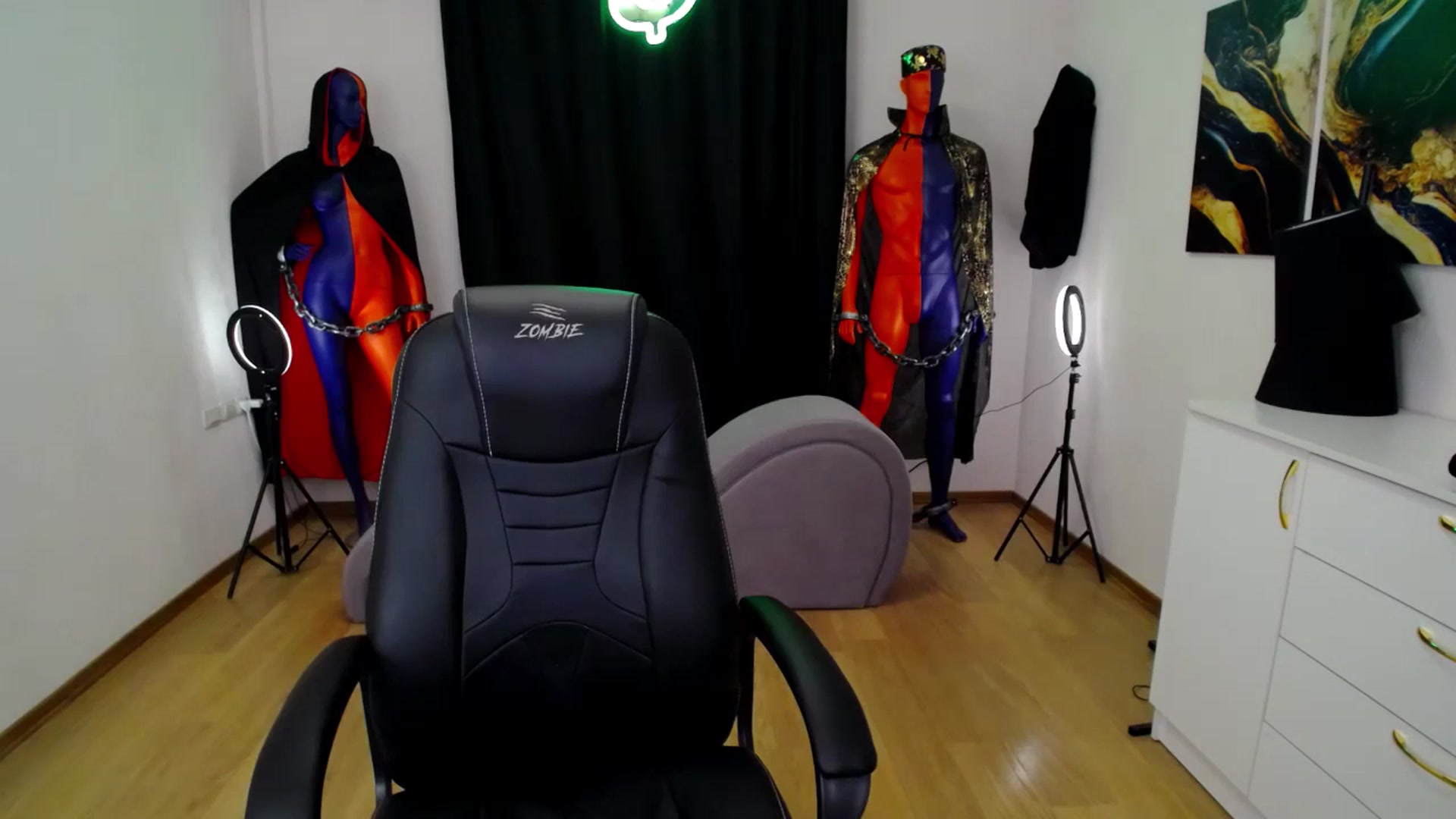 Gallery image thumbnail from AdmireMyEyes's myfreecams stream on, 11/21/2024, 08:37 image 13 of 20