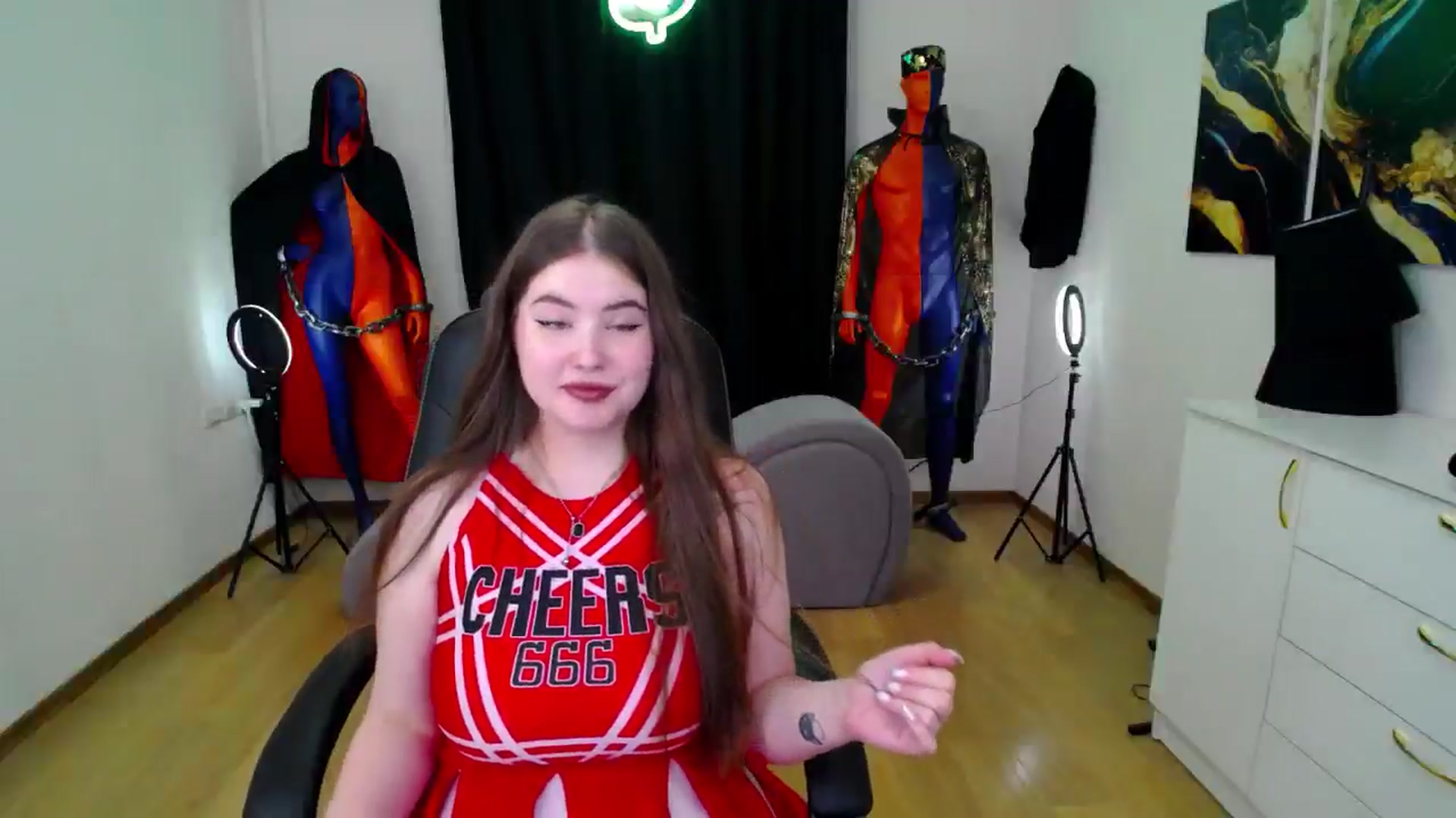 Gallery image thumbnail from AdmireMyEyes's myfreecams stream on, 11/21/2024, 08:37 image 14 of 20