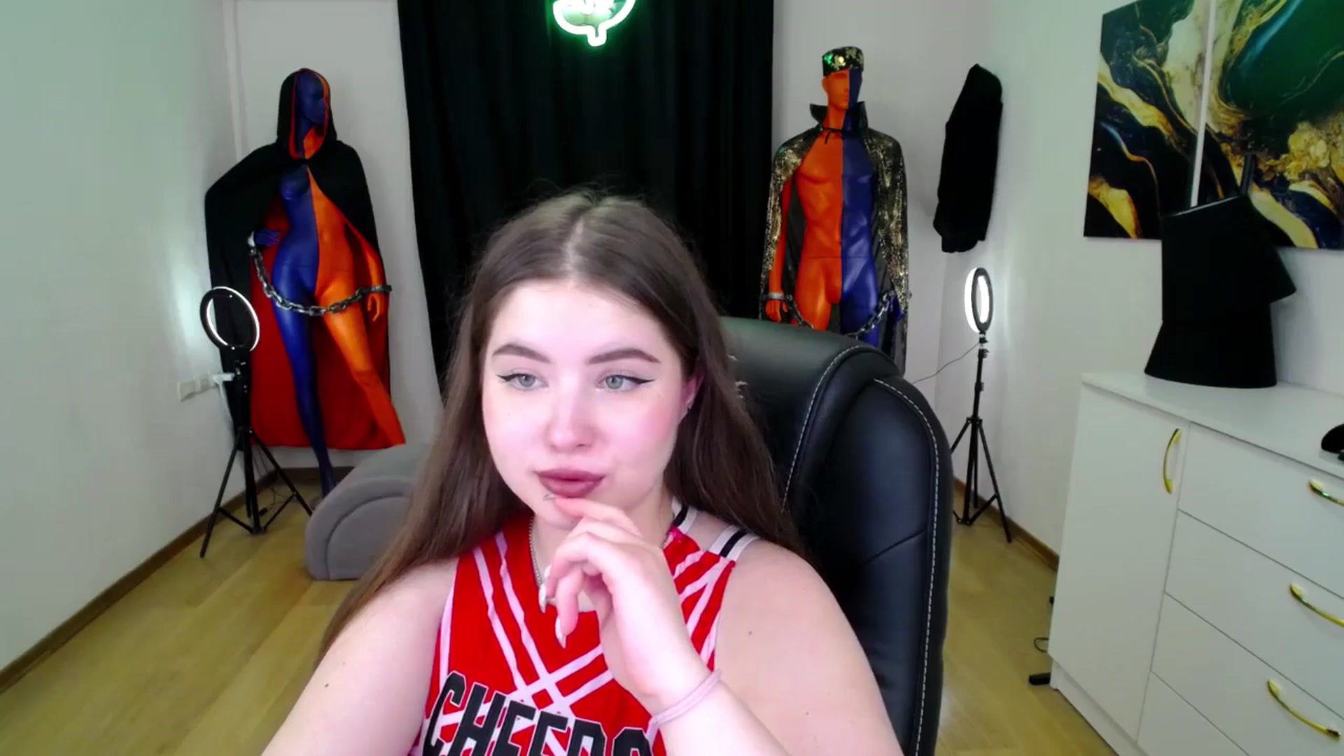 Gallery image thumbnail from AdmireMyEyes's myfreecams stream on, 11/21/2024, 09:47 image 13 of 20