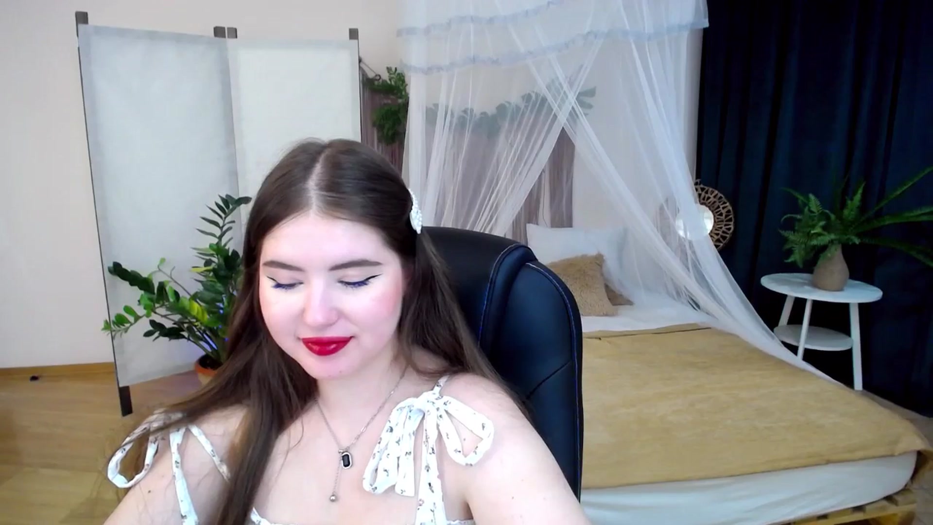 Gallery image thumbnail from AdmireMyEyes's myfreecams stream on, 11/22/2024, 07:31 image 19 of 20