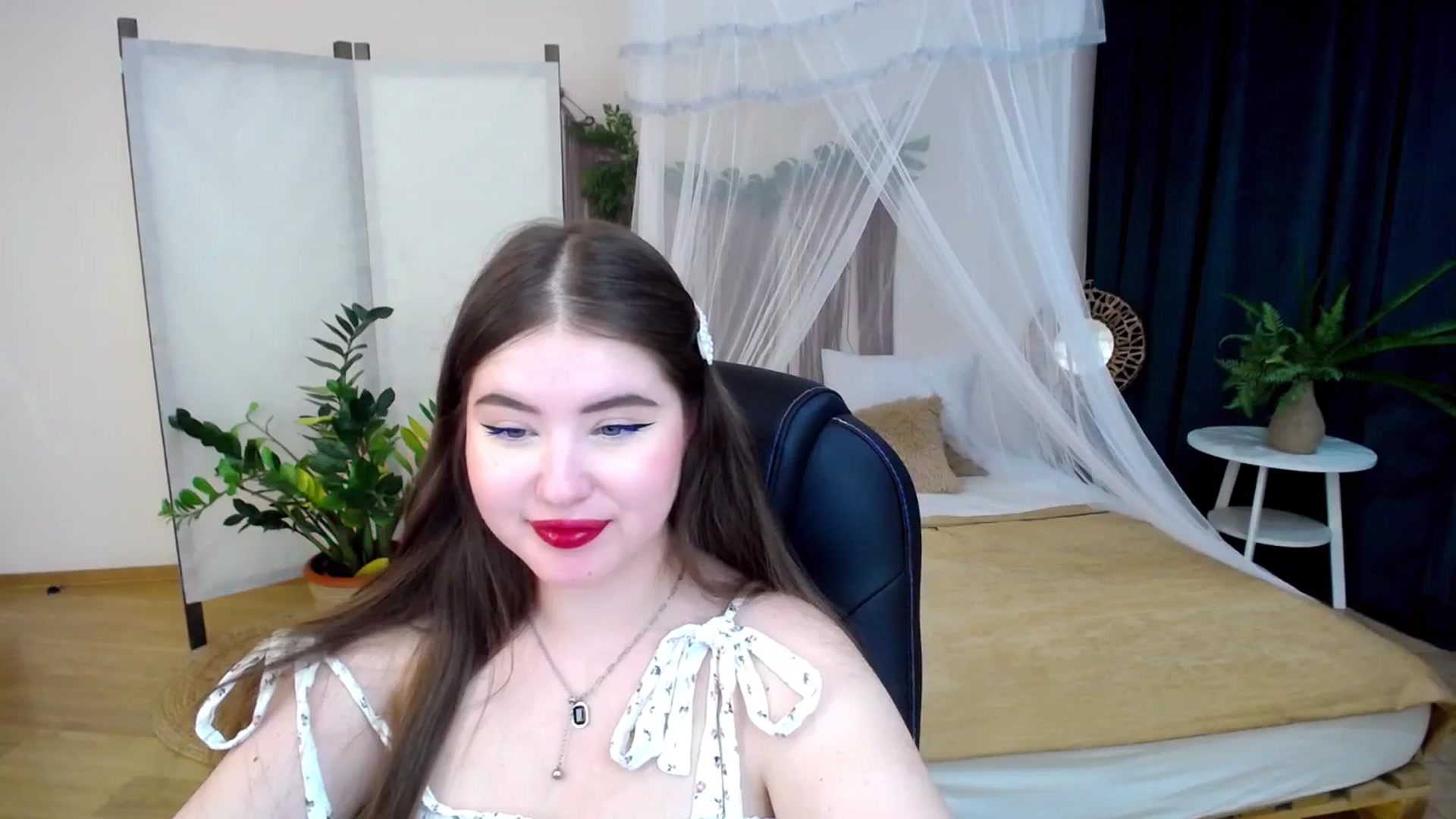 Gallery image thumbnail from AdmireMyEyes's myfreecams stream on, 11/22/2024, 07:31 image 20 of 20