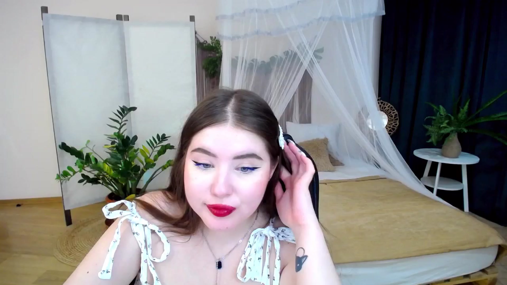 Gallery image thumbnail from AdmireMyEyes's myfreecams stream on, 11/22/2024, 07:31 image 15 of 20