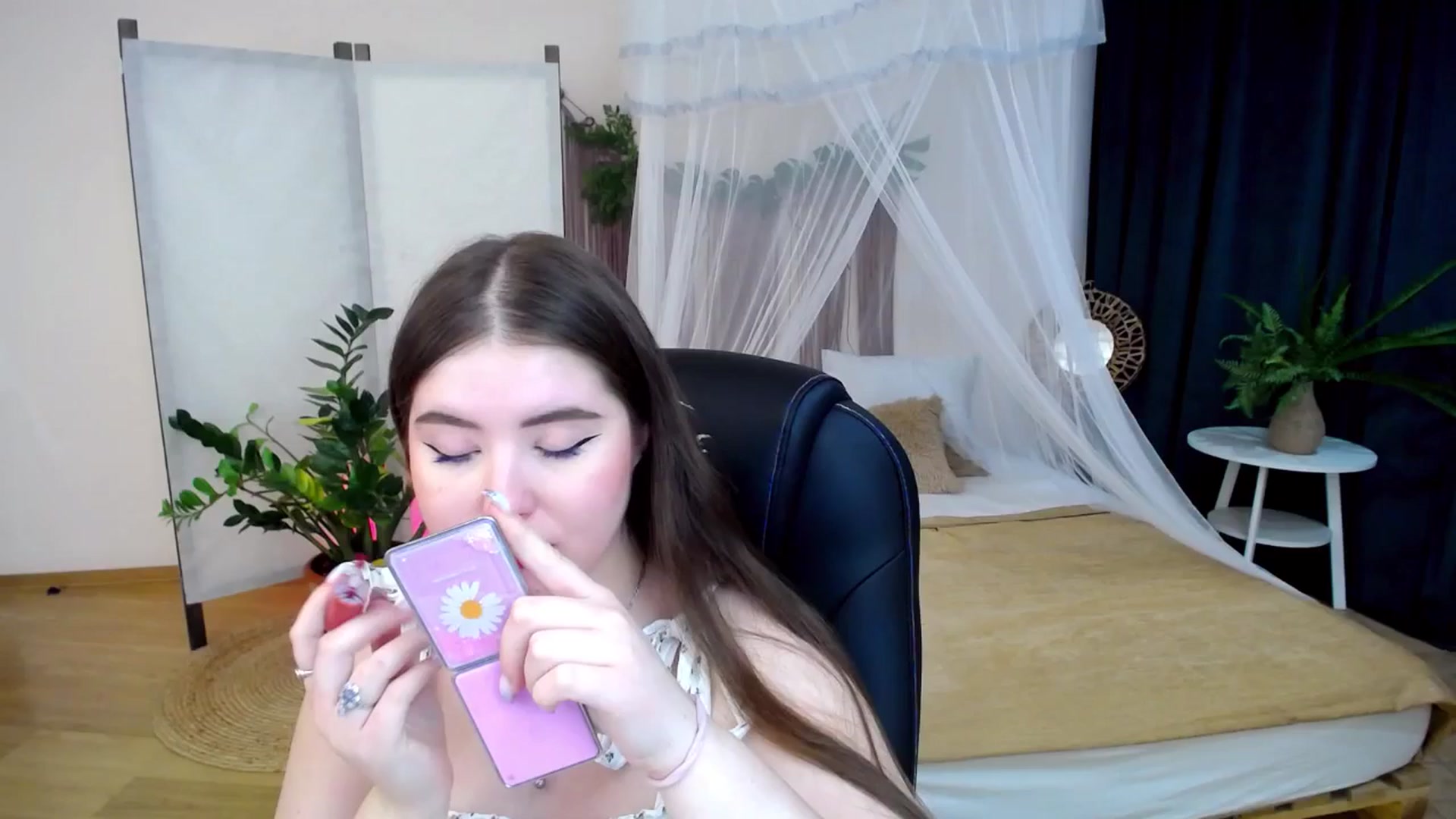 Gallery image thumbnail from AdmireMyEyes's myfreecams stream on, 11/22/2024, 08:44 image 1 of 20