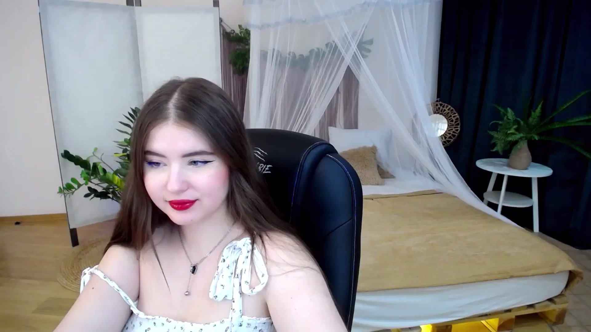 Gallery image thumbnail from AdmireMyEyes's myfreecams stream on, 11/22/2024, 08:44 image 20 of 20
