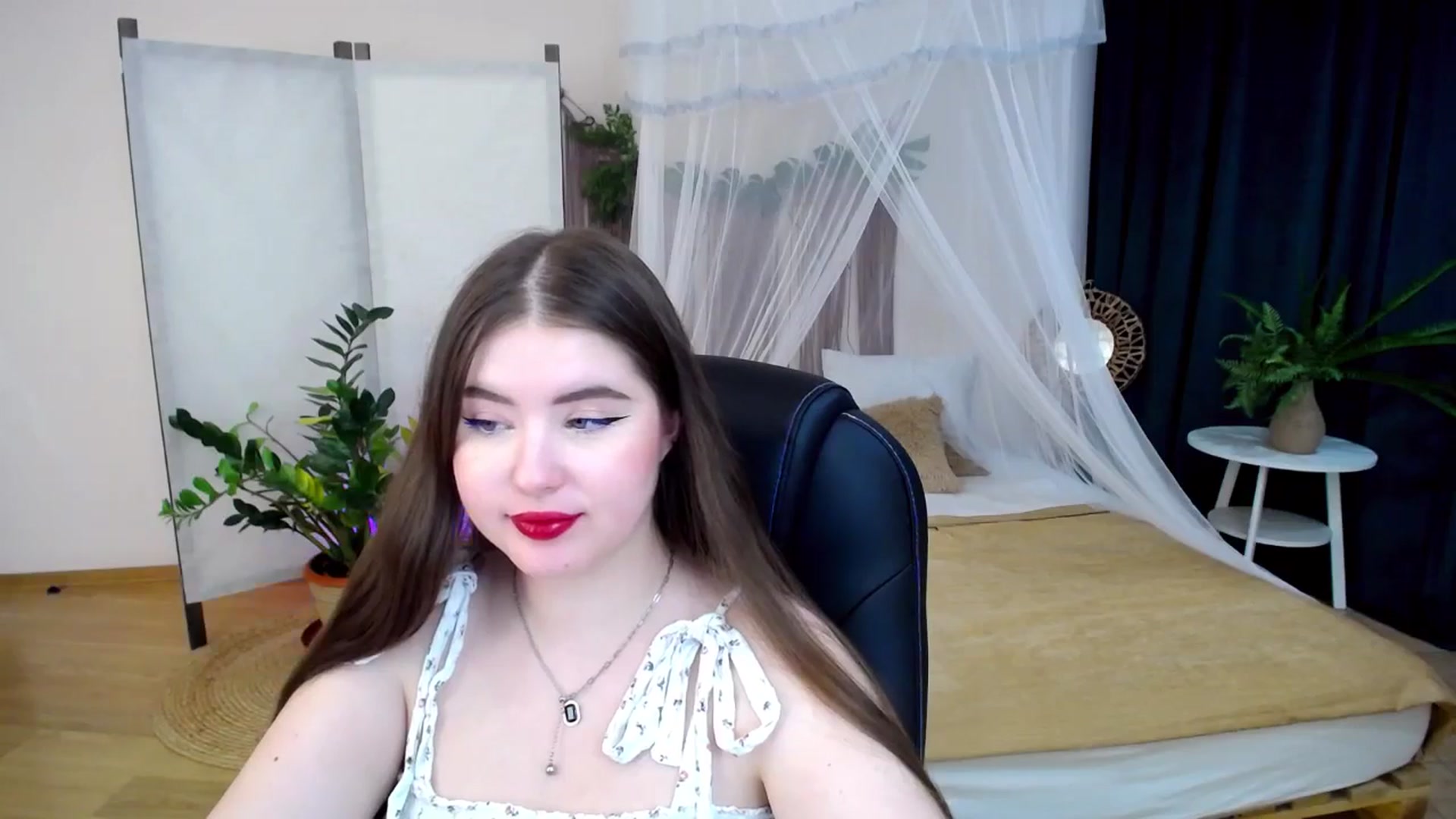 Gallery image thumbnail from AdmireMyEyes's myfreecams stream on, 11/22/2024, 08:44 image 2 of 20