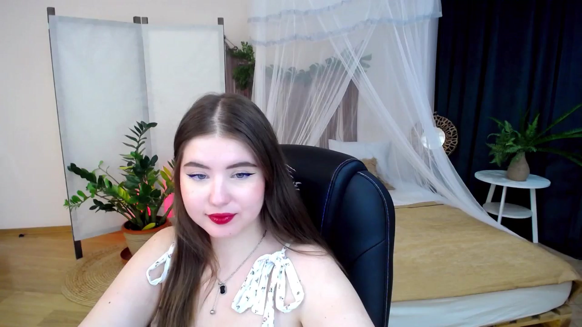 Gallery image thumbnail from AdmireMyEyes's myfreecams stream on, 11/22/2024, 08:44 image 5 of 20