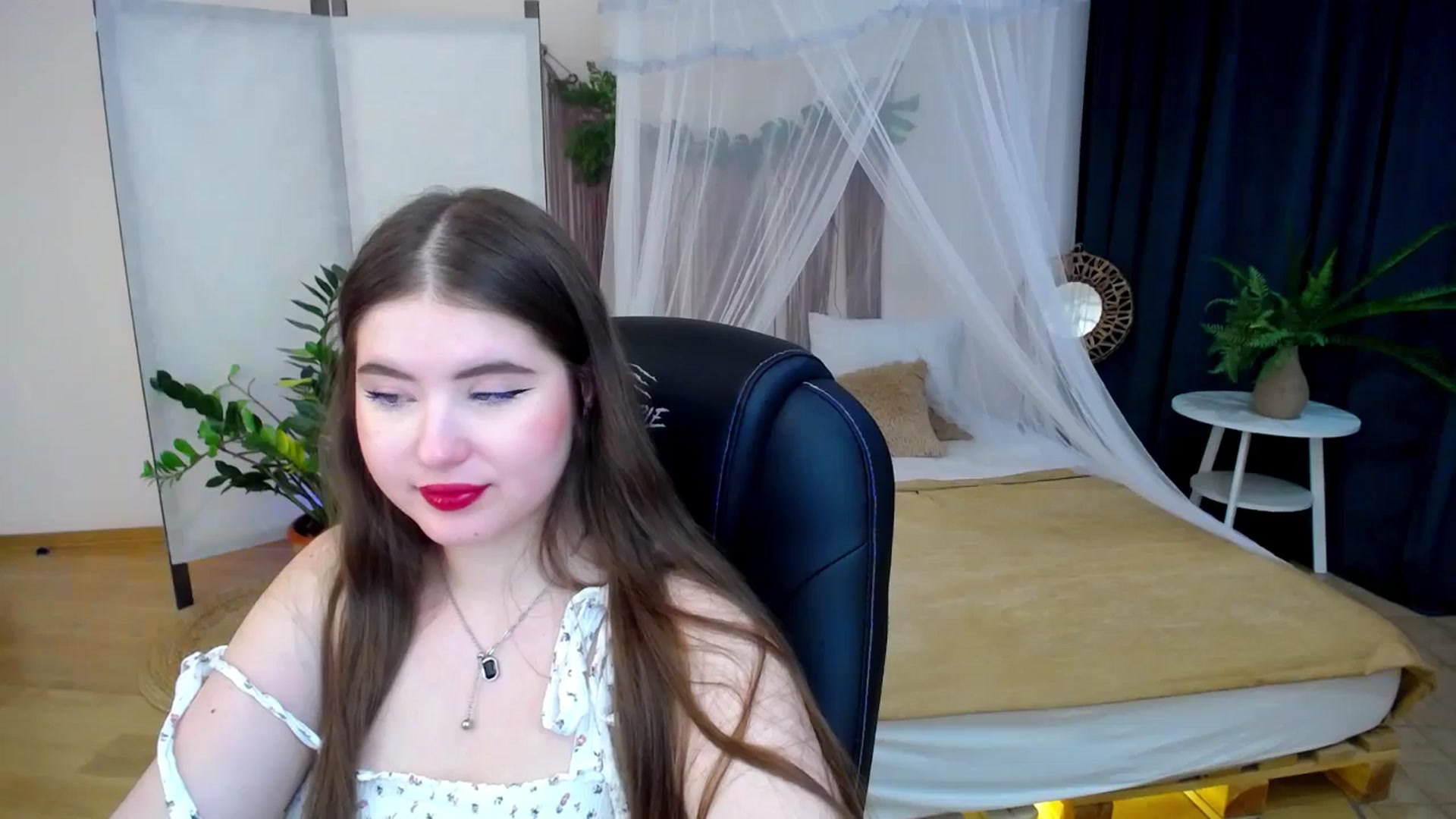 Gallery image thumbnail from AdmireMyEyes's myfreecams stream on, 11/22/2024, 09:48 image 2 of 20
